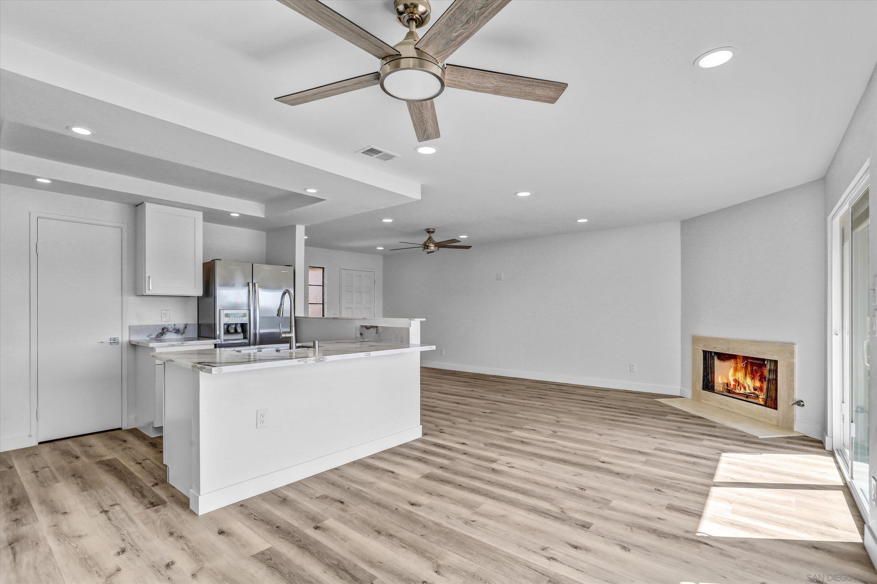 Detail Gallery Image 8 of 31 For 6933  Camino Degrazia, San Diego,  CA 92111 - 3 Beds | 3 Baths