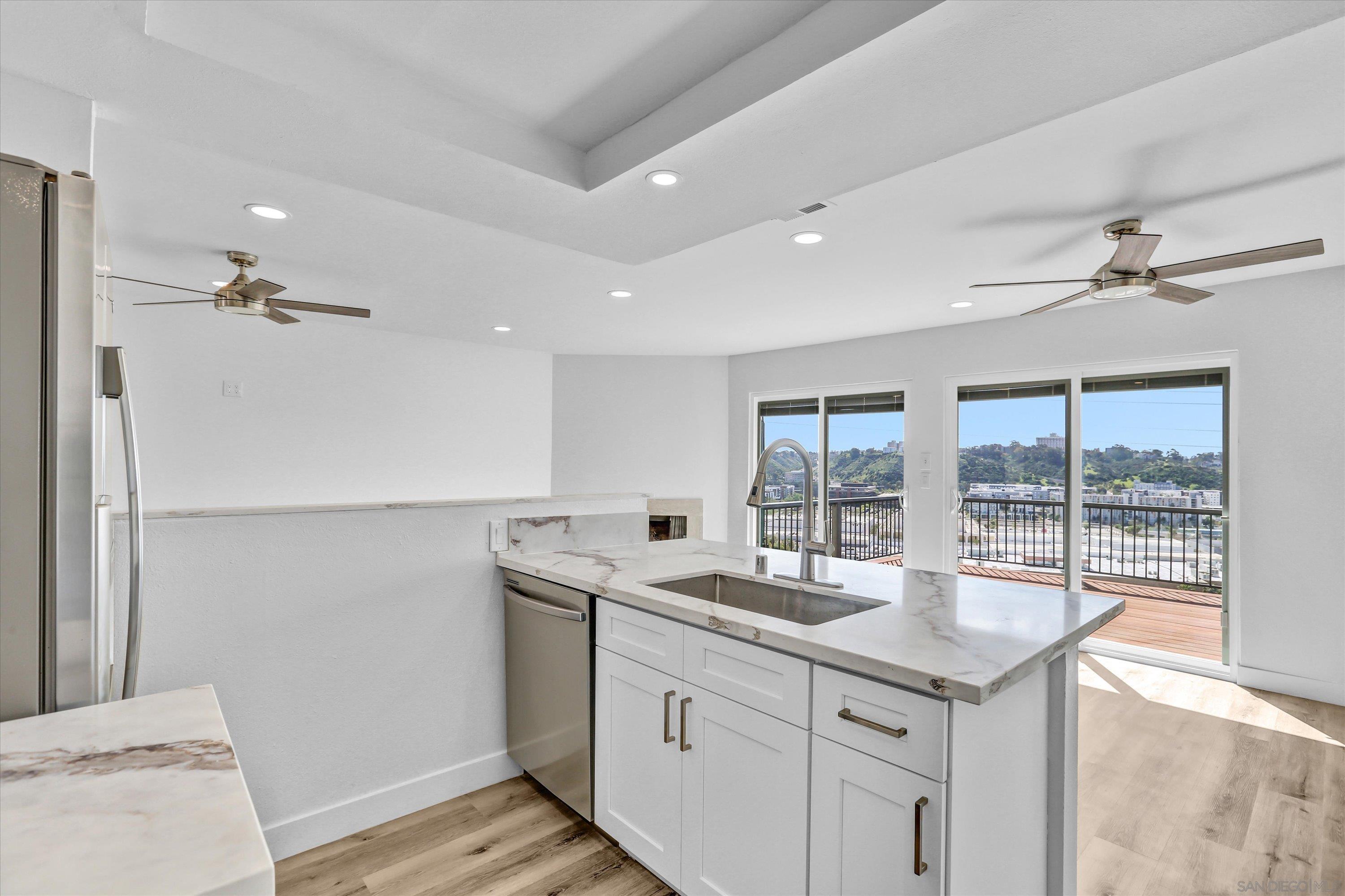 Detail Gallery Image 10 of 31 For 6933  Camino Degrazia, San Diego,  CA 92111 - 3 Beds | 3 Baths