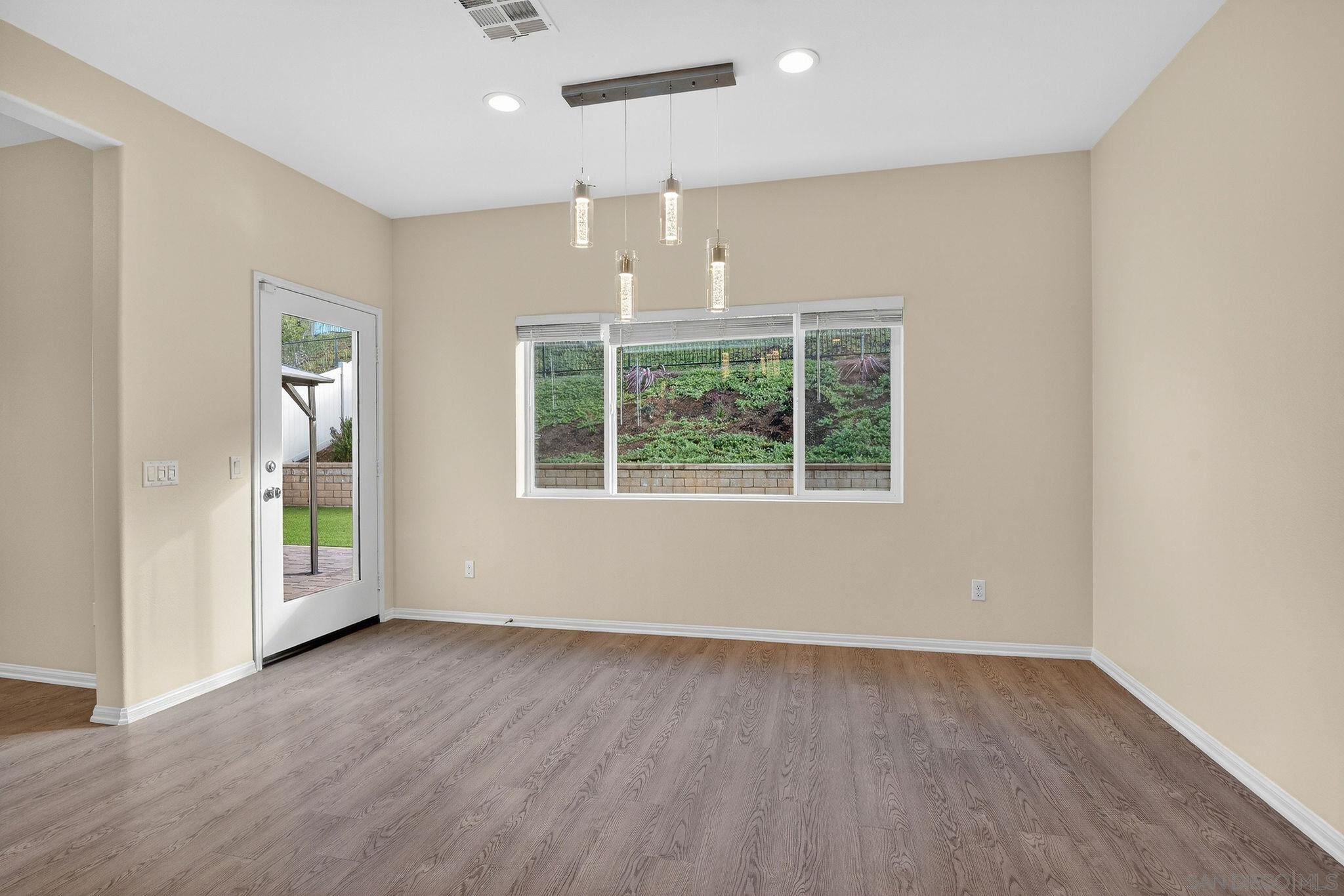 Detail Gallery Image 7 of 31 For 35875  Esperia Way, Fallbrook,  CA 92028 - 4 Beds | 3 Baths