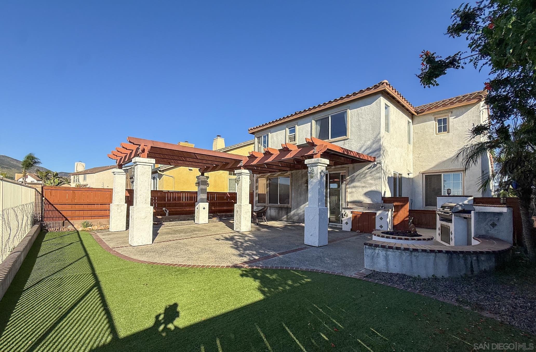 Detail Gallery Image 5 of 11 For 700  Rocking Horse Dr, Chula Vista,  CA 91914 - 3 Beds | 2/1 Baths