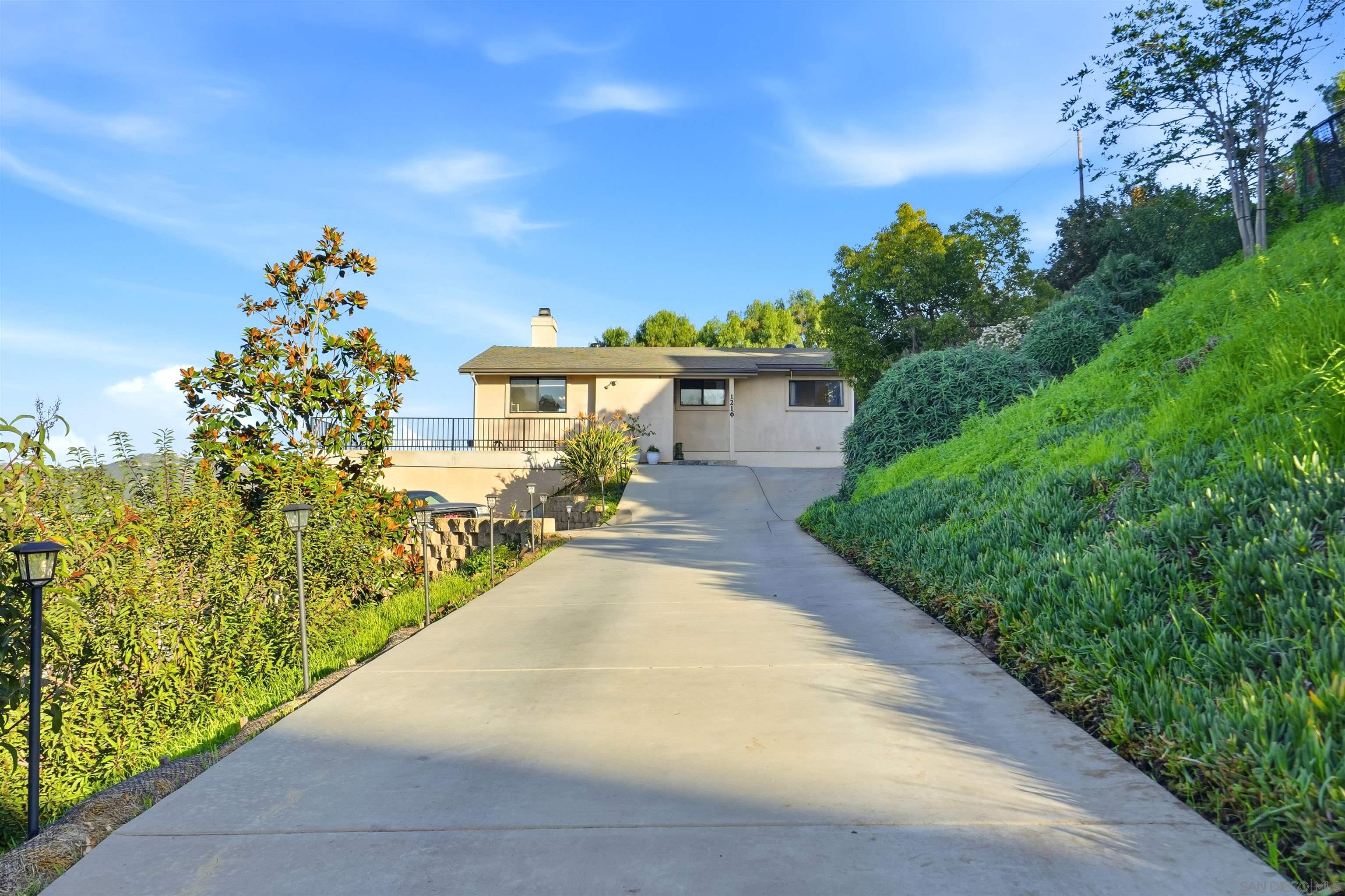 Detail Gallery Image 2 of 57 For 1216  Merritt Dr, El Cajon,  CA 92020 - 3 Beds | 3 Baths