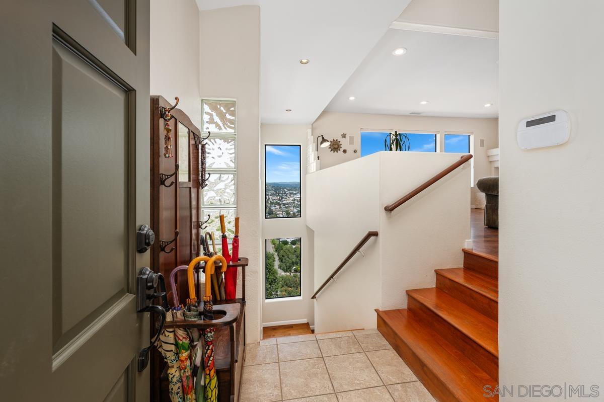 Detail Gallery Image 12 of 57 For 1216  Merritt Dr, El Cajon,  CA 92020 - 3 Beds | 3 Baths