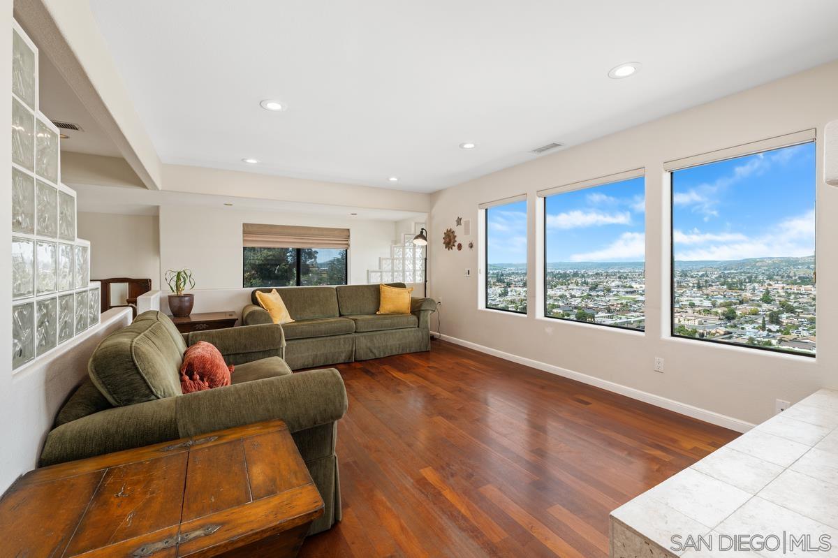 Detail Gallery Image 17 of 57 For 1216  Merritt Dr, El Cajon,  CA 92020 - 3 Beds | 3 Baths