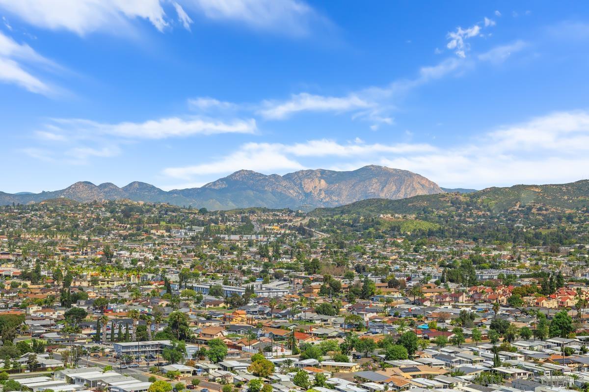 Detail Gallery Image 5 of 57 For 1216  Merritt Dr, El Cajon,  CA 92020 - 3 Beds | 3 Baths