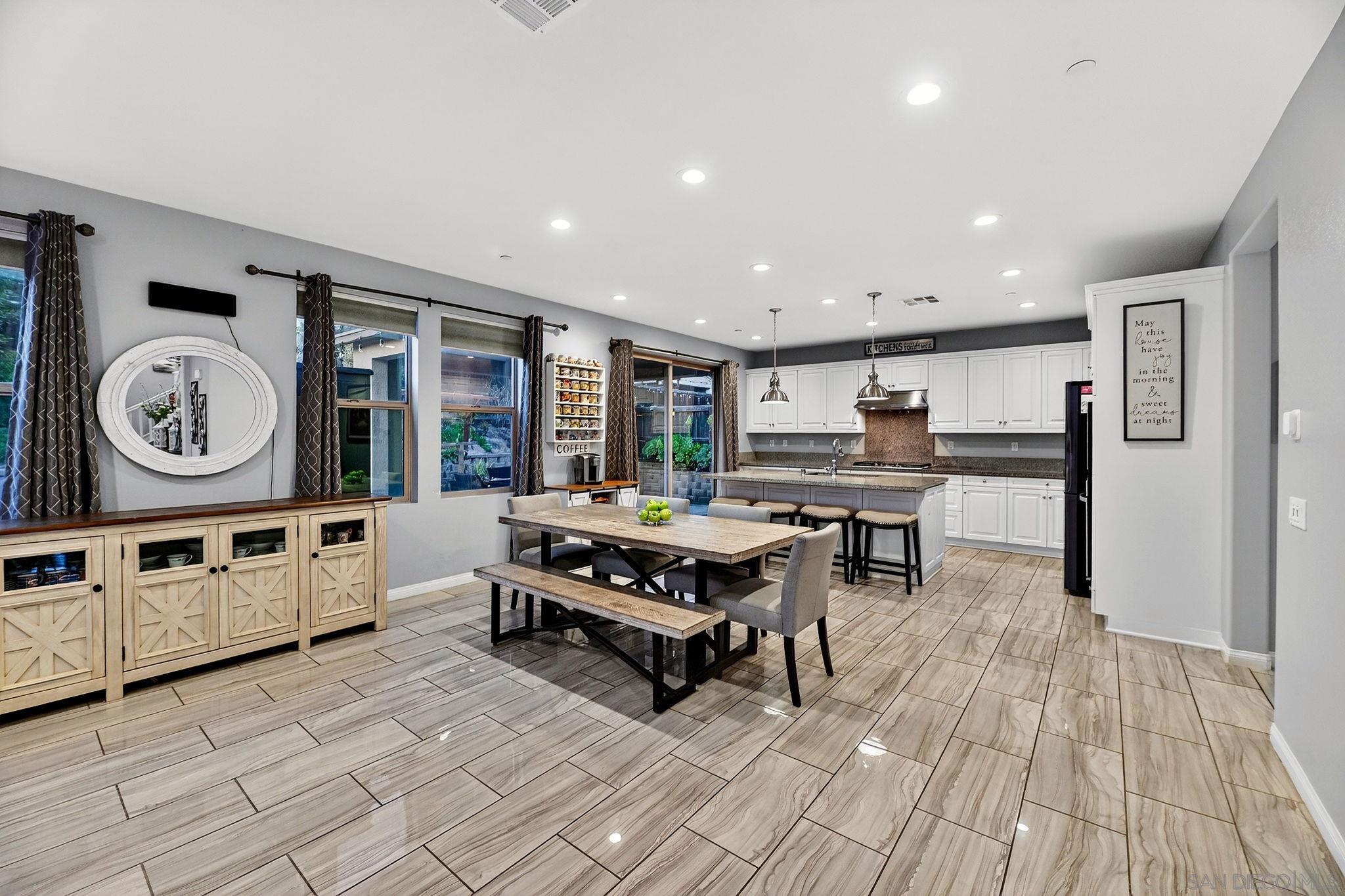 Detail Gallery Image 10 of 49 For 971  Camino Levante, Chula Vista,  CA 91913 - 5 Beds | 3/1 Baths