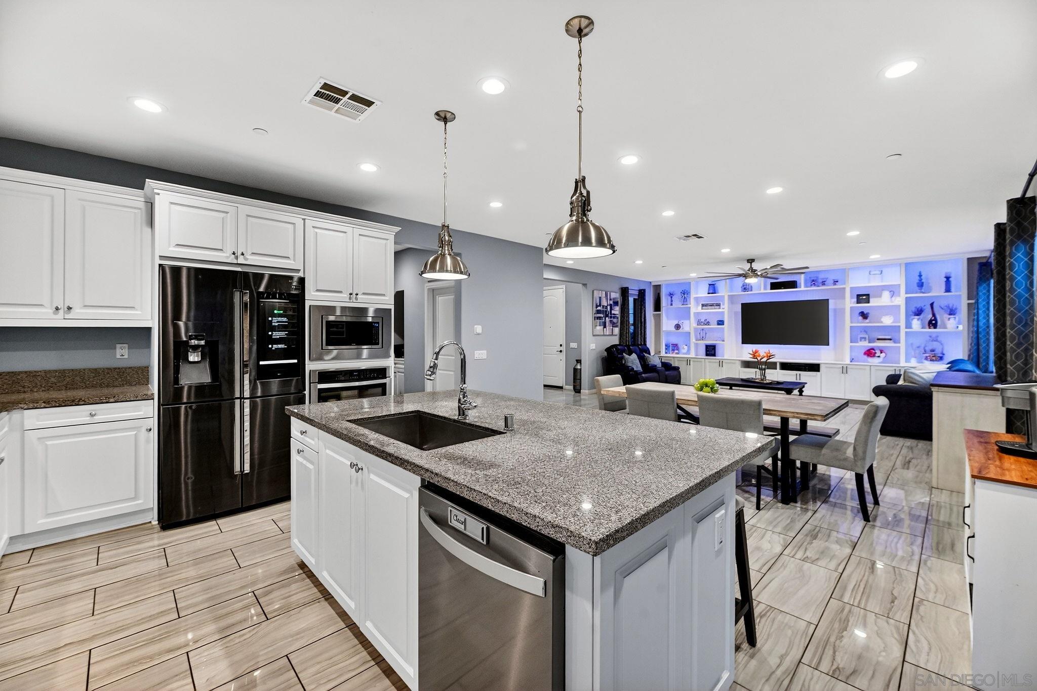 Detail Gallery Image 13 of 49 For 971  Camino Levante, Chula Vista,  CA 91913 - 5 Beds | 3/1 Baths