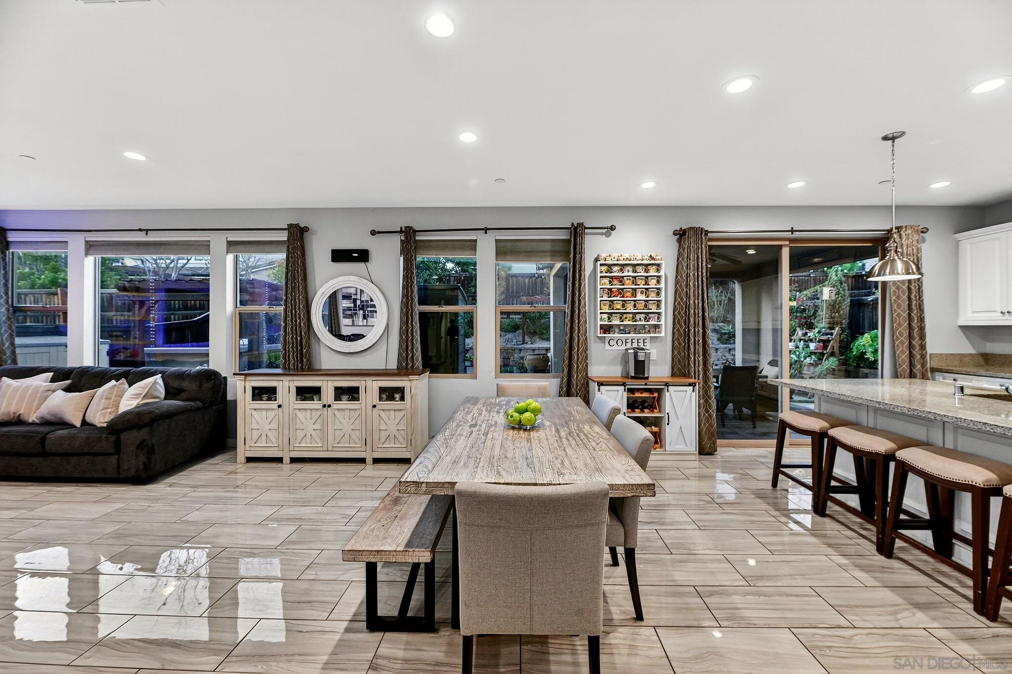 Detail Gallery Image 14 of 49 For 971  Camino Levante, Chula Vista,  CA 91913 - 5 Beds | 3/1 Baths