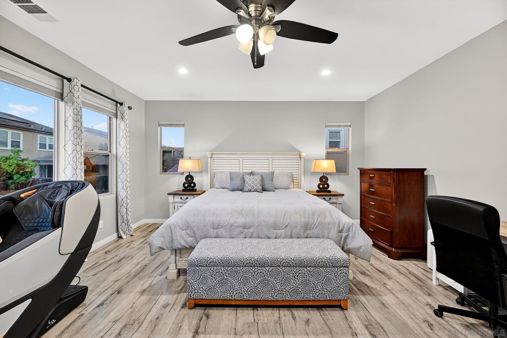 Detail Gallery Image 15 of 49 For 971  Camino Levante, Chula Vista,  CA 91913 - 5 Beds | 3/1 Baths