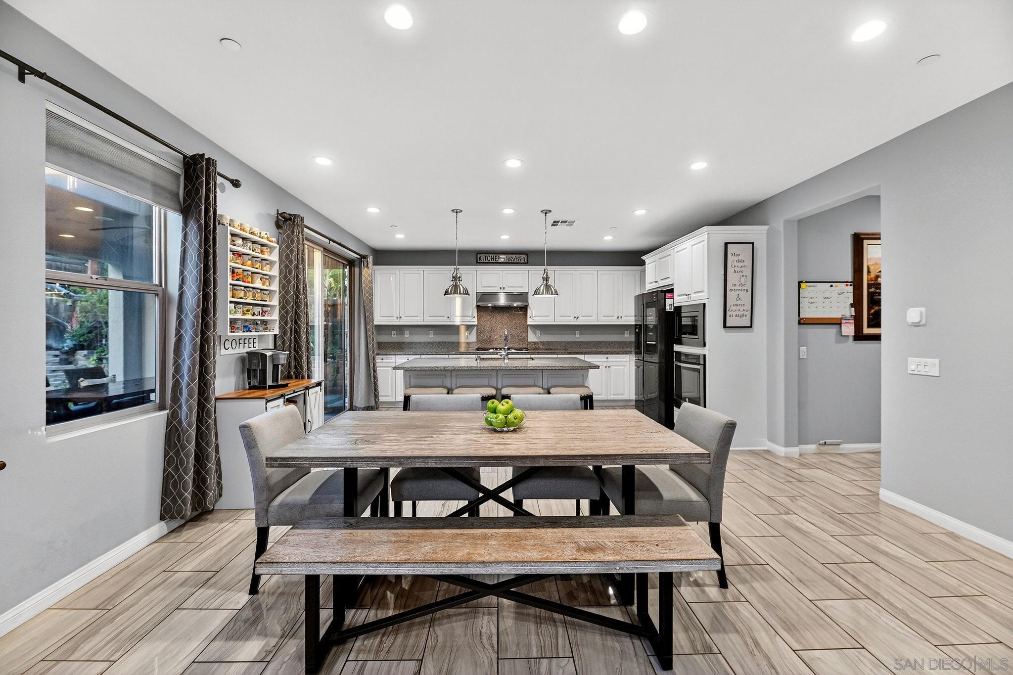 Detail Gallery Image 8 of 49 For 971  Camino Levante, Chula Vista,  CA 91913 - 5 Beds | 3/1 Baths