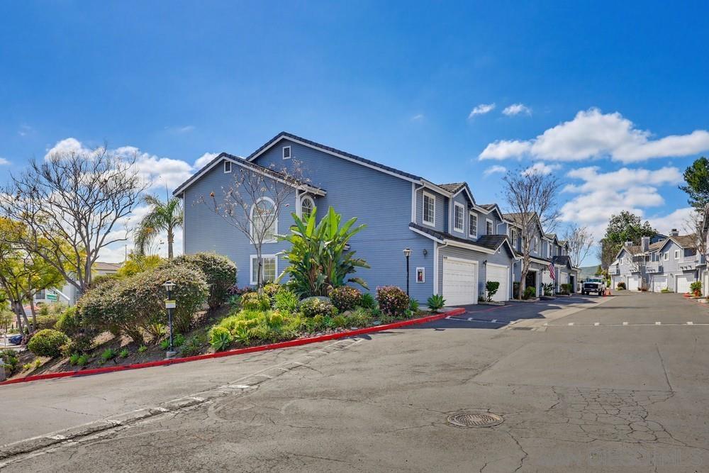 Detail Gallery Image 2 of 48 For 12875  Carriage Heights Way, Poway,  CA 92064 - 3 Beds | 2/1 Baths