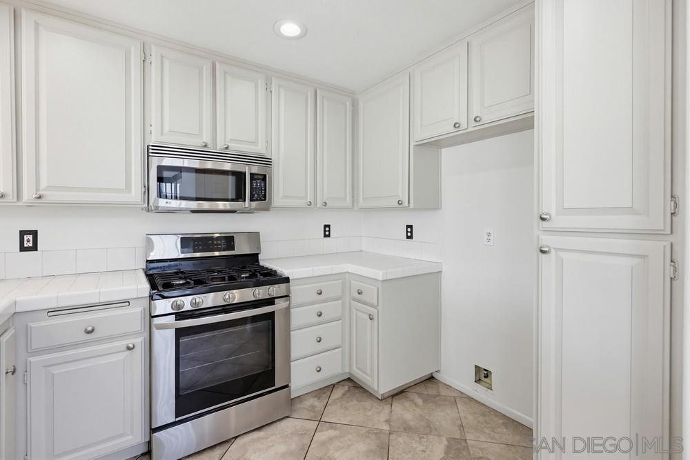 Detail Gallery Image 8 of 48 For 12875  Carriage Heights Way, Poway,  CA 92064 - 3 Beds | 2/1 Baths