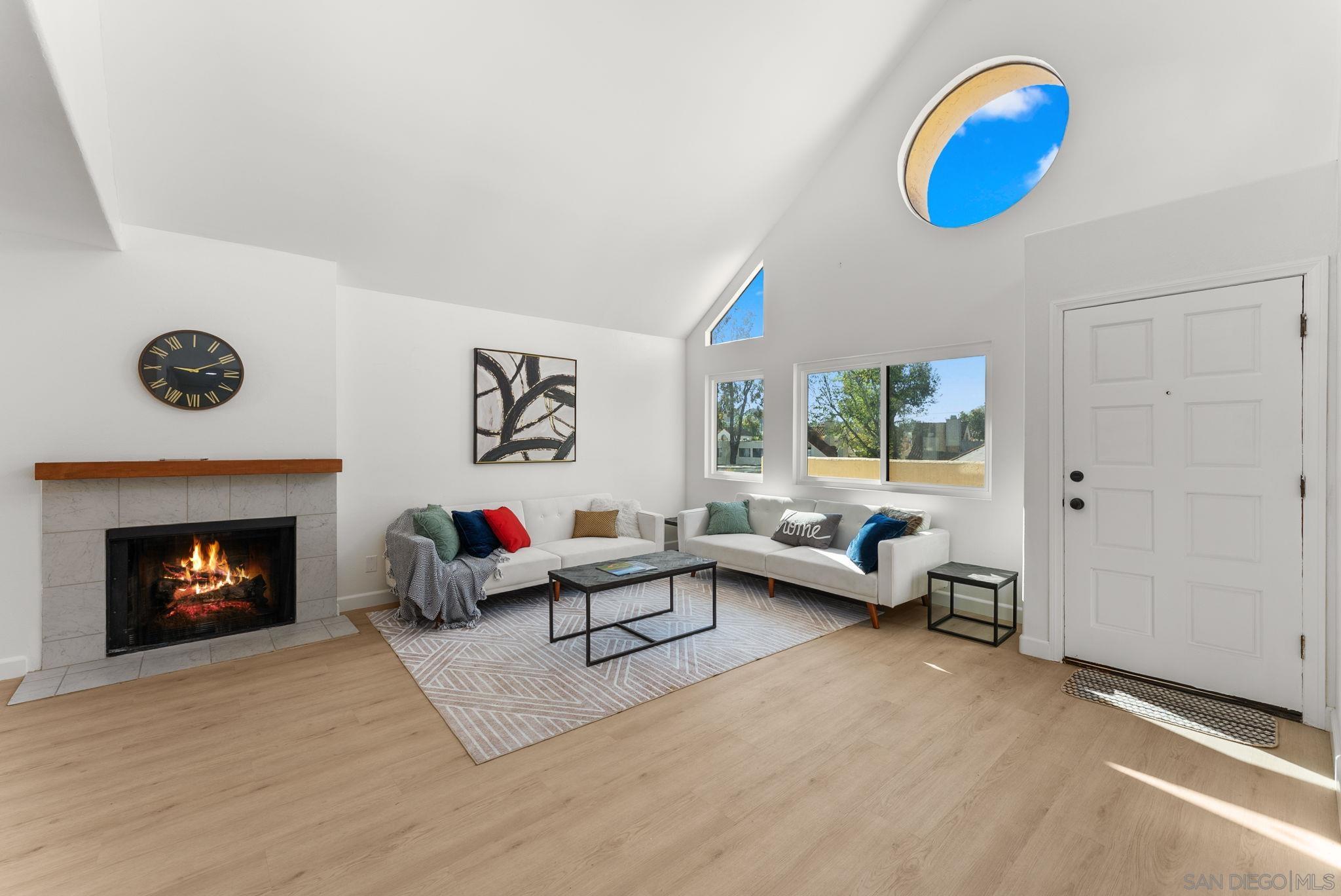 Detail Gallery Image 2 of 39 For 359 N Melrose Drive H, Vista,  CA 92083 - 2 Beds | 2 Baths