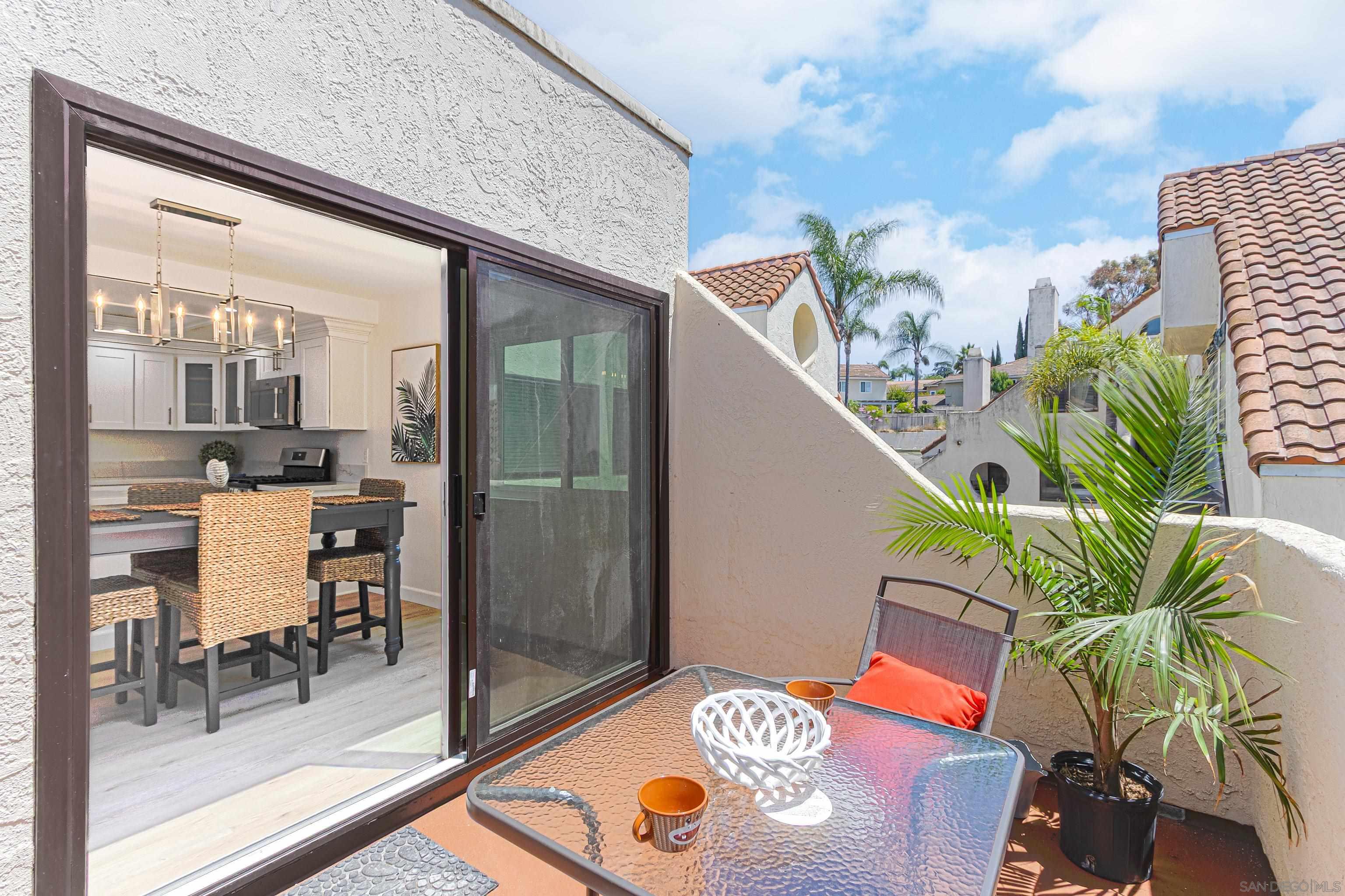 Detail Gallery Image 12 of 39 For 359 N Melrose Drive H, Vista,  CA 92083 - 2 Beds | 2 Baths