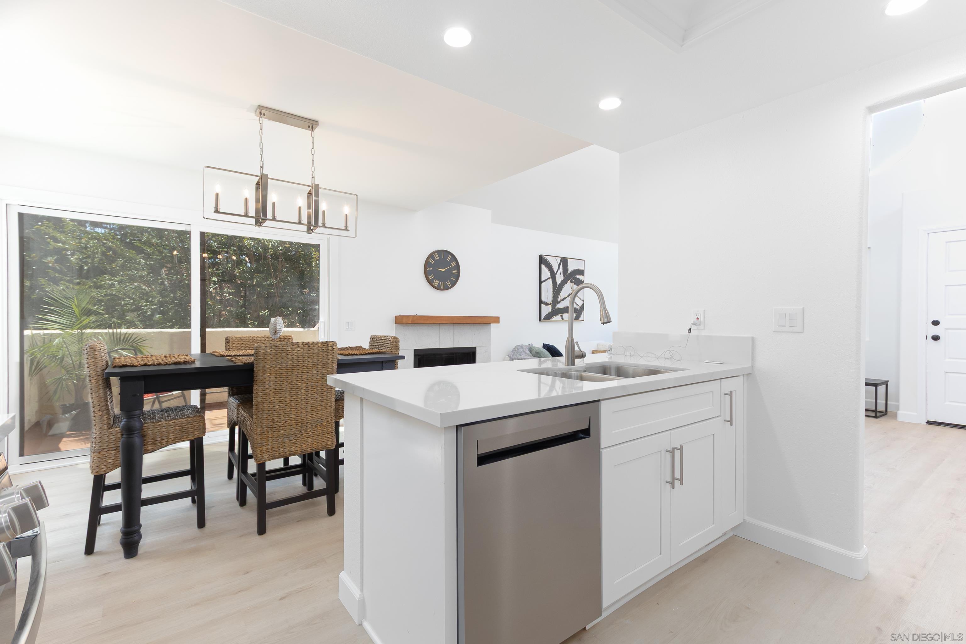 Detail Gallery Image 12 of 29 For 359 N Melrose Drive H, Vista,  CA 92083 - 2 Beds | 2 Baths