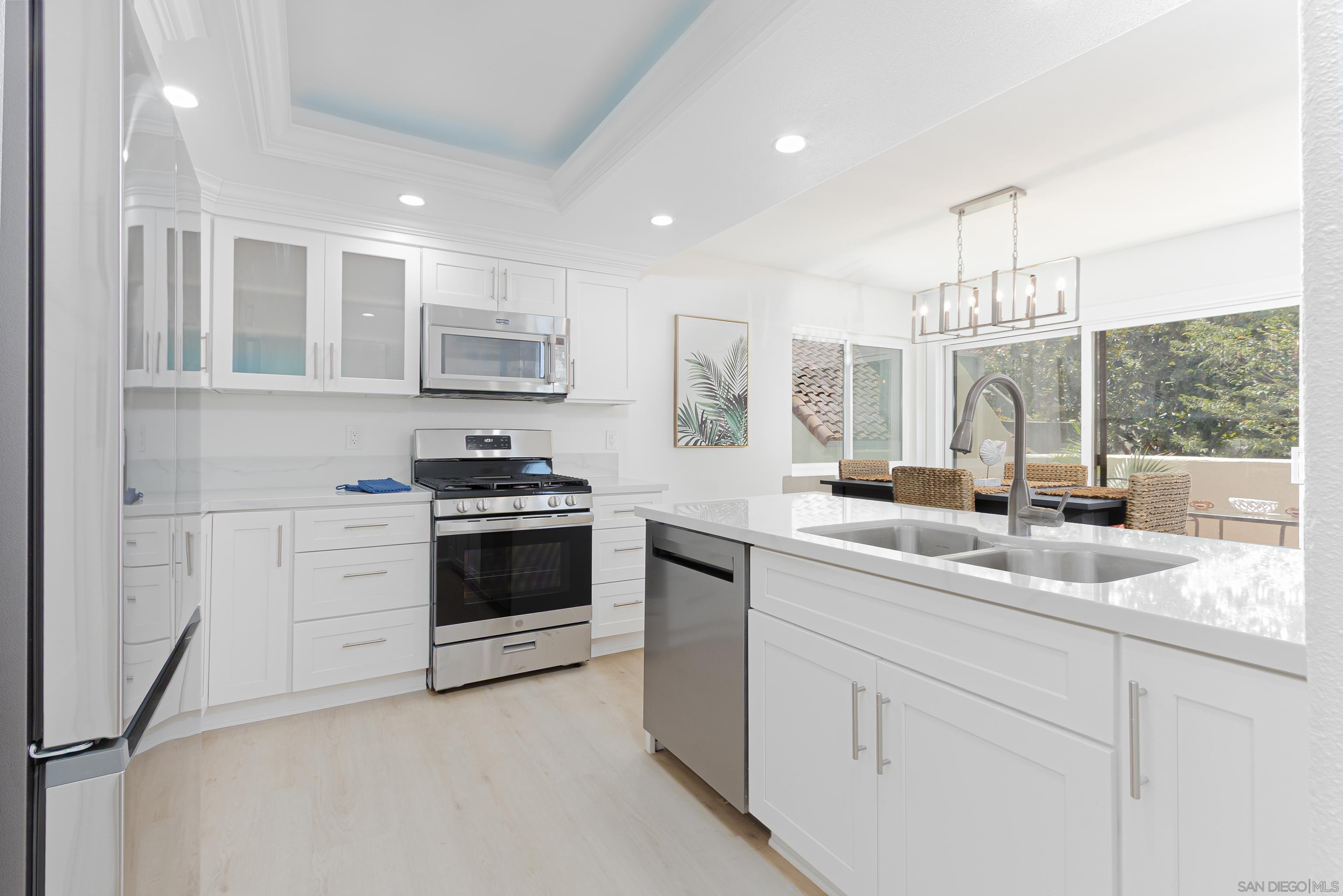 Detail Gallery Image 13 of 39 For 359 N Melrose Drive H, Vista,  CA 92083 - 2 Beds | 2 Baths