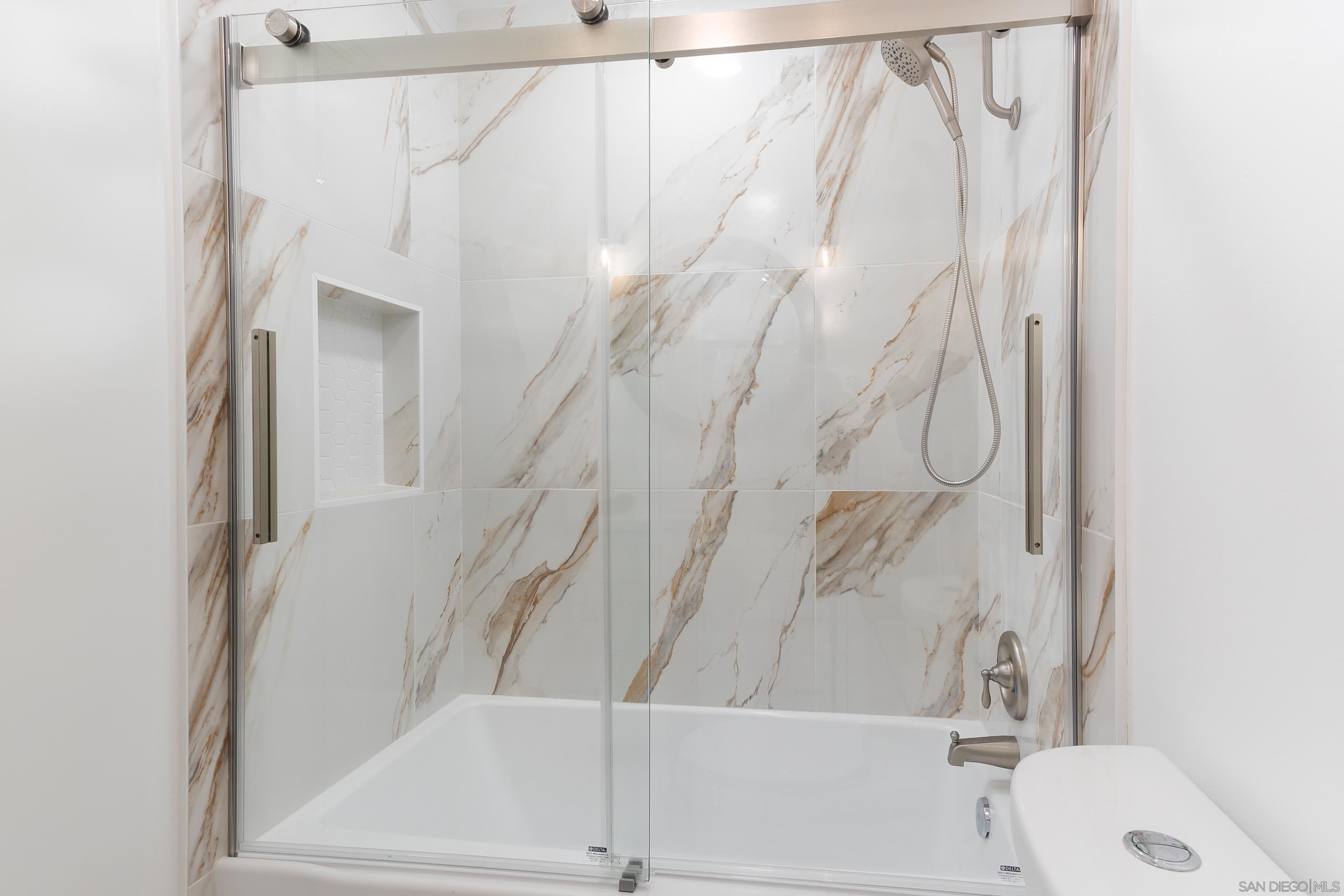 Detail Gallery Image 18 of 29 For 359 N Melrose Drive H, Vista,  CA 92083 - 2 Beds | 2 Baths