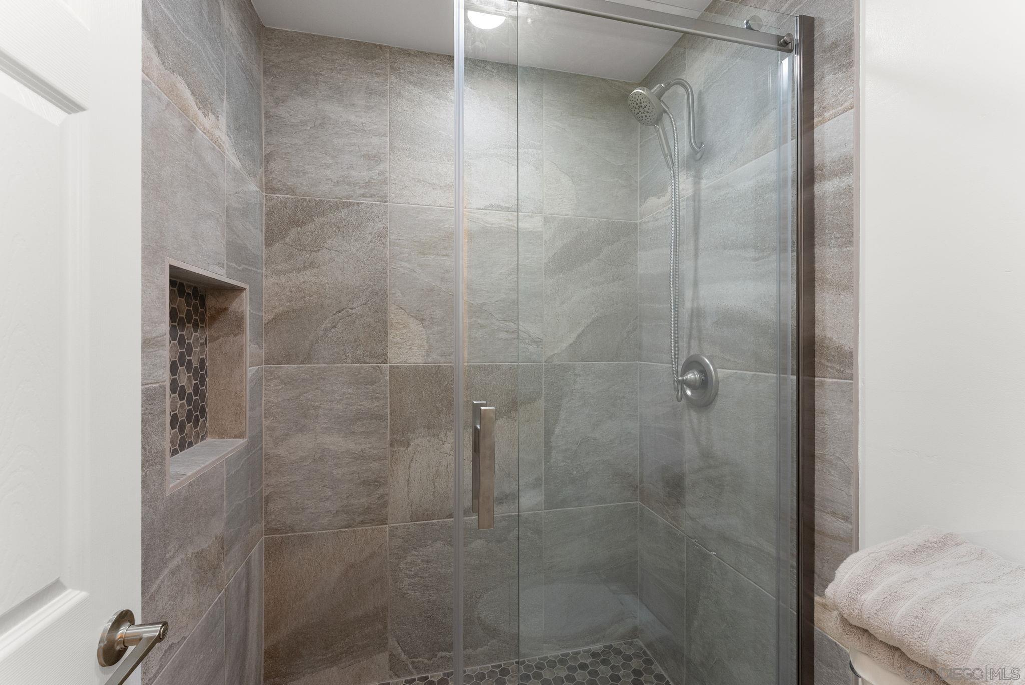 Detail Gallery Image 18 of 39 For 359 N Melrose Drive H, Vista,  CA 92083 - 2 Beds | 2 Baths