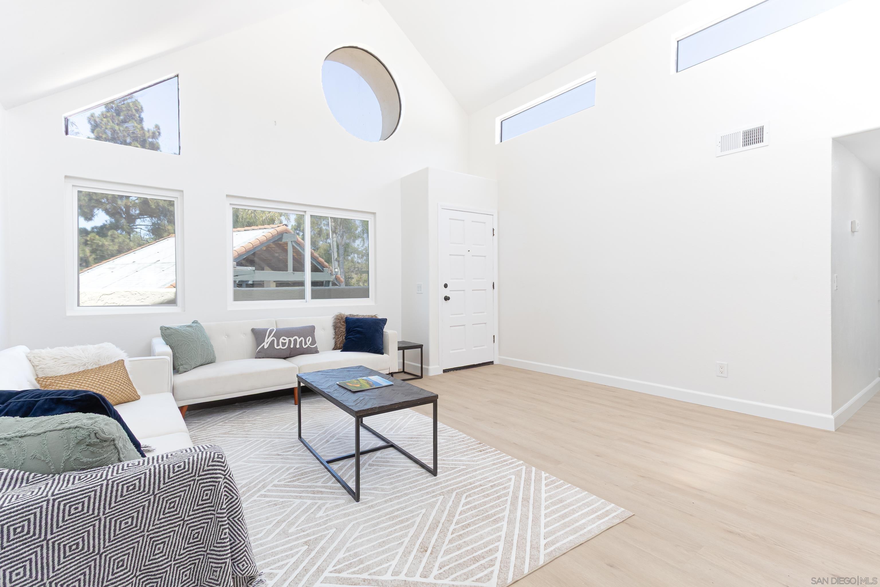 Detail Gallery Image 3 of 39 For 359 N Melrose Drive H, Vista,  CA 92083 - 2 Beds | 2 Baths