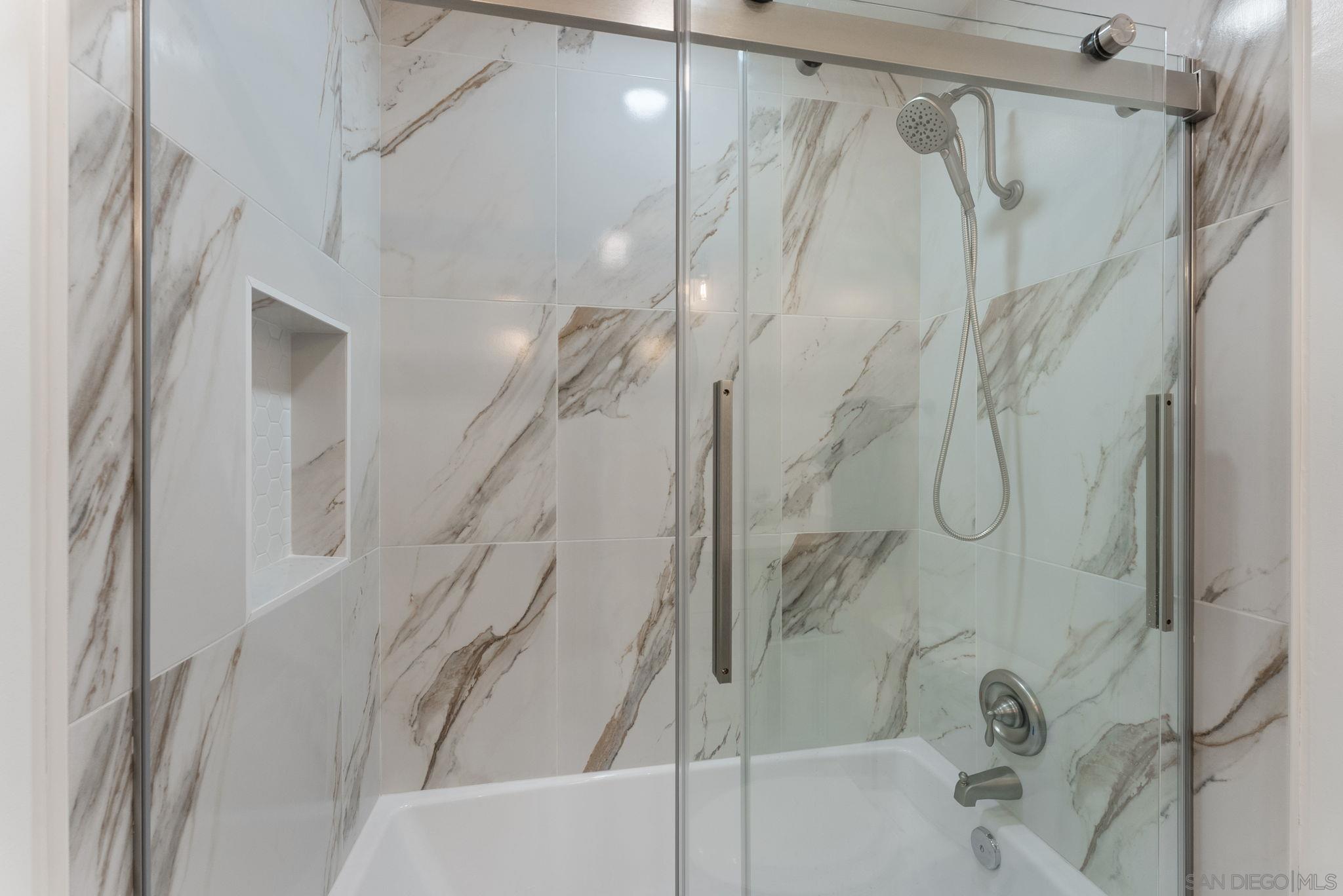 Detail Gallery Image 21 of 39 For 359 N Melrose Drive H, Vista,  CA 92083 - 2 Beds | 2 Baths