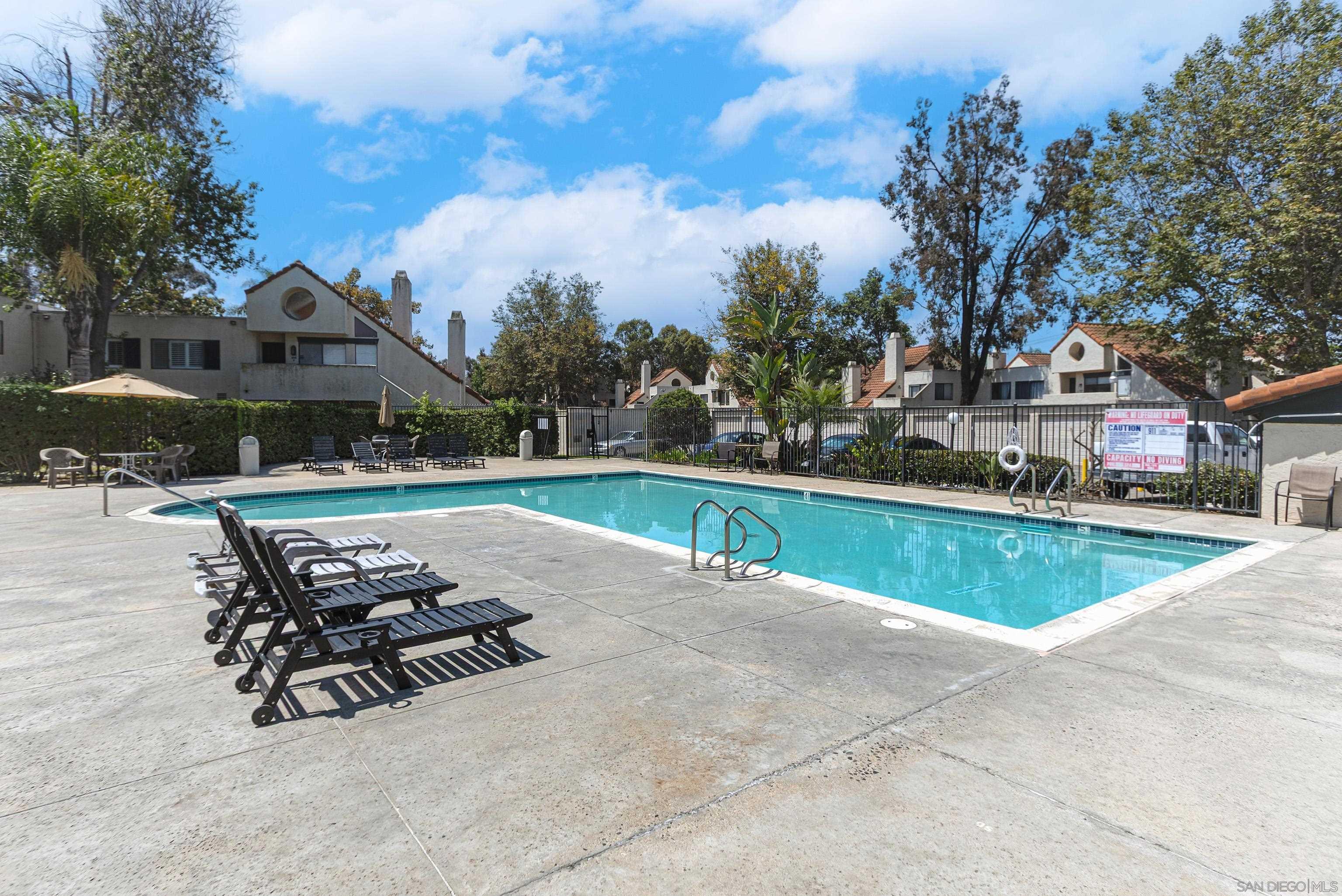 Detail Gallery Image 28 of 39 For 359 N Melrose Drive H, Vista,  CA 92083 - 2 Beds | 2 Baths