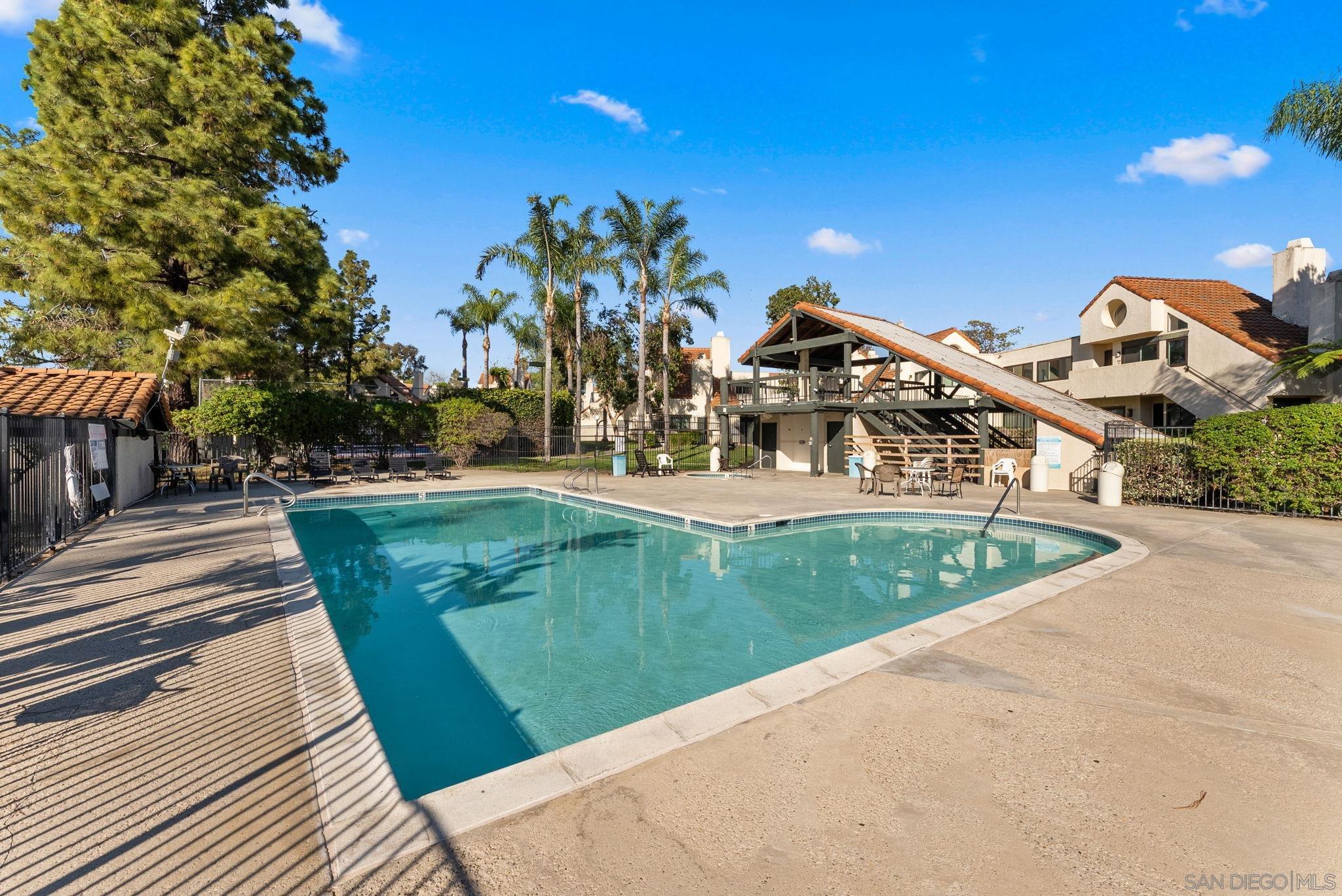 Detail Gallery Image 29 of 39 For 359 N Melrose Drive H, Vista,  CA 92083 - 2 Beds | 2 Baths