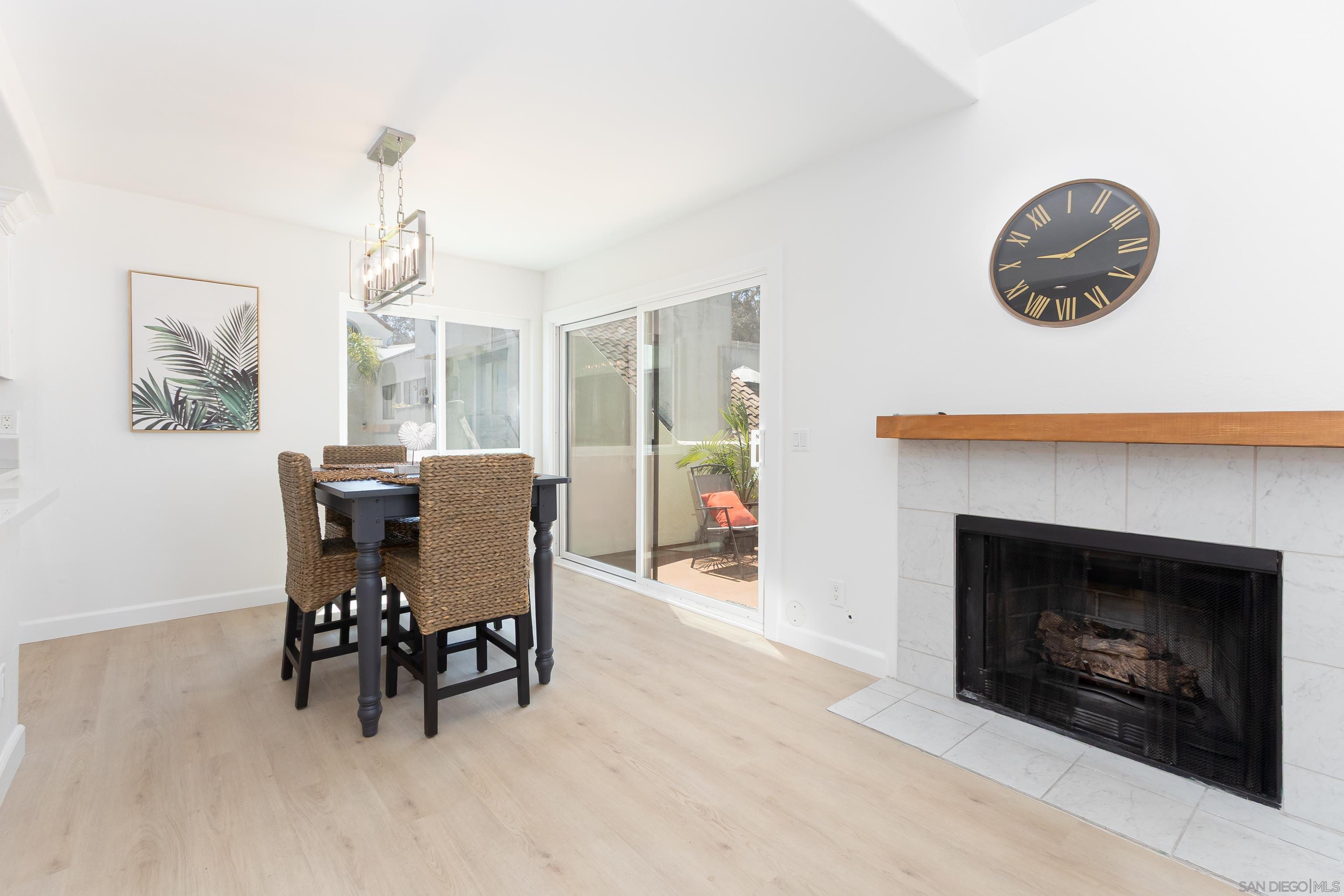 Detail Gallery Image 6 of 29 For 359 N Melrose Drive H, Vista,  CA 92083 - 2 Beds | 2 Baths