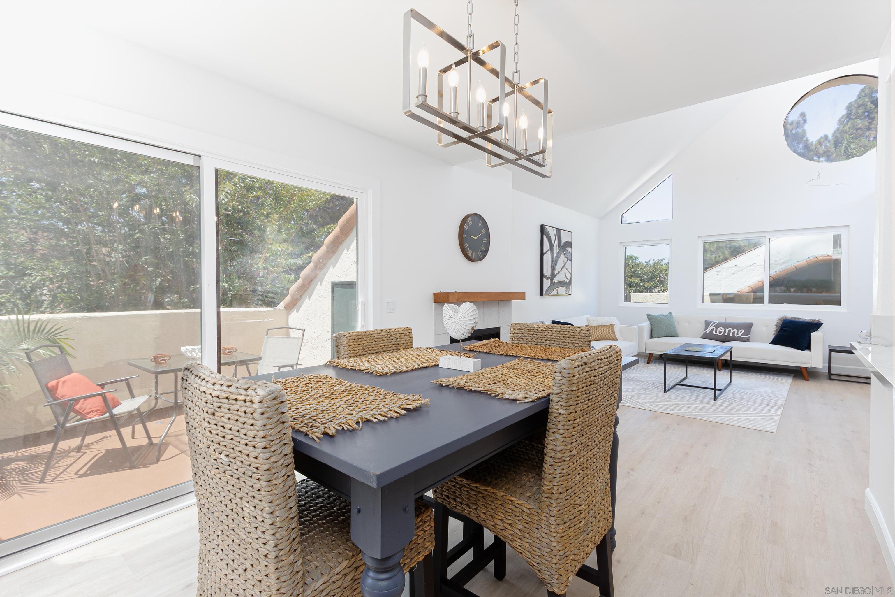 Detail Gallery Image 8 of 39 For 359 N Melrose Drive H, Vista,  CA 92083 - 2 Beds | 2 Baths