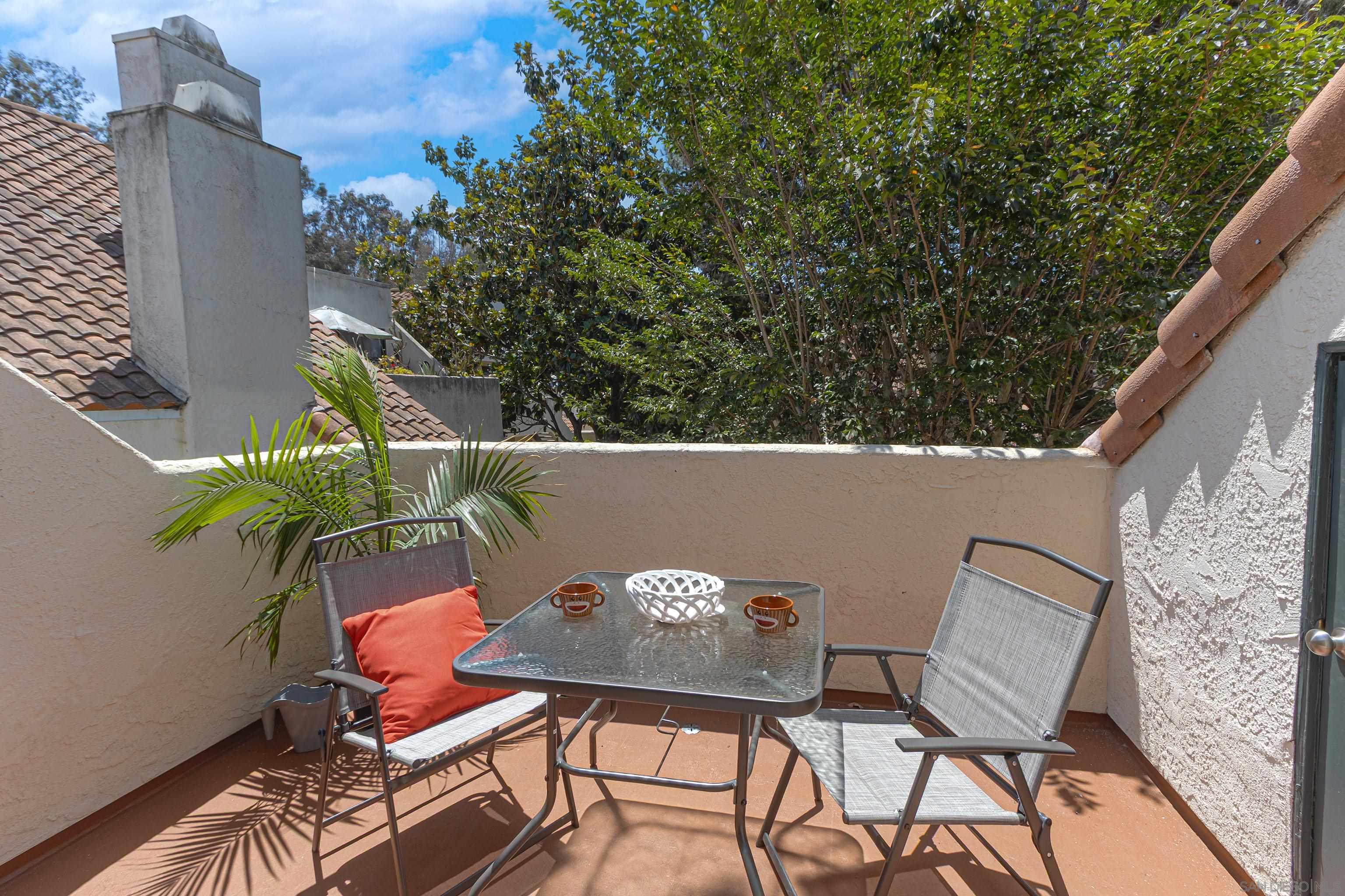 Detail Gallery Image 8 of 29 For 359 N Melrose Drive H, Vista,  CA 92083 - 2 Beds | 2 Baths