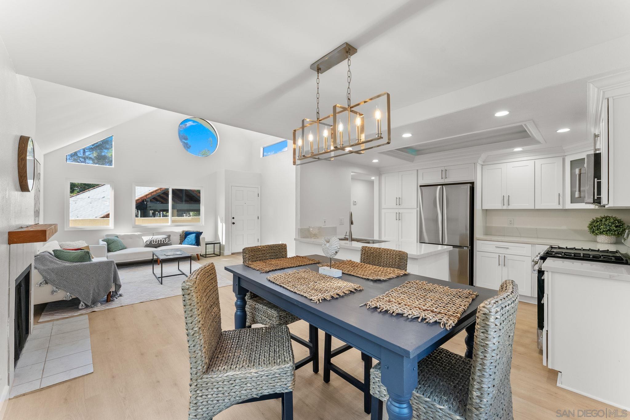 Detail Gallery Image 9 of 39 For 359 N Melrose Drive H, Vista,  CA 92083 - 2 Beds | 2 Baths