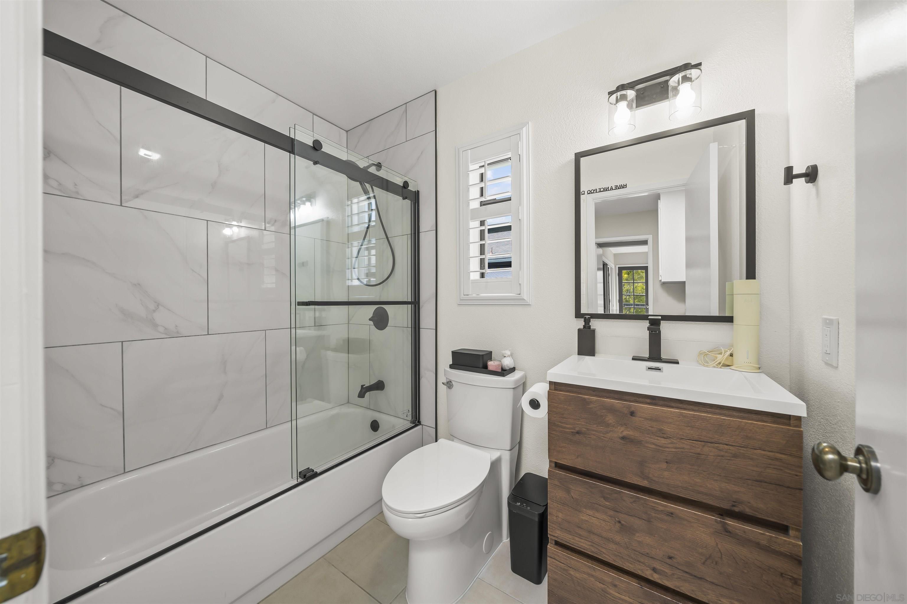 Detail Gallery Image 13 of 34 For 6626  Canyon Rim Row  #91,  San Diego,  CA 92111 - 2 Beds | 2 Baths