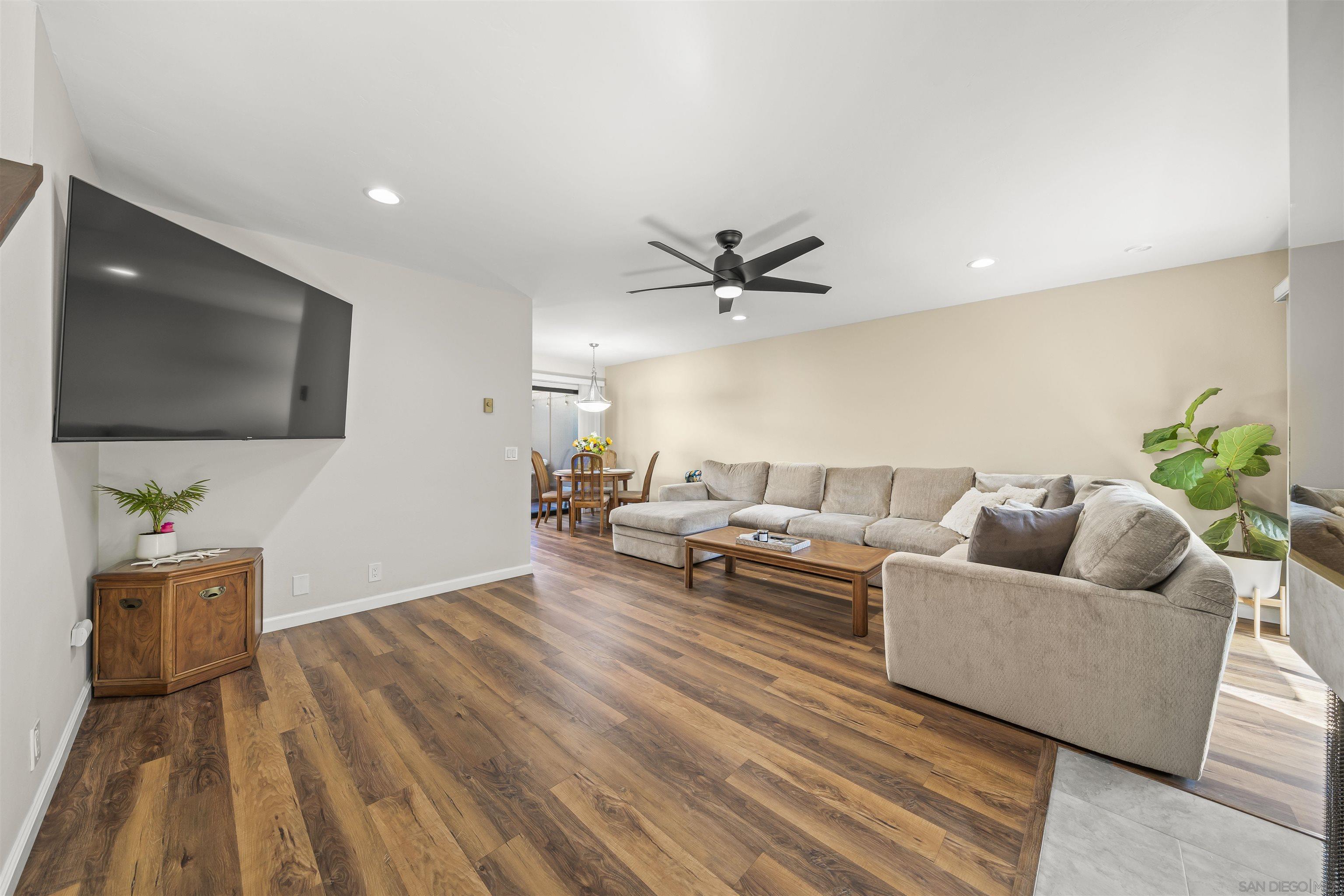 Detail Gallery Image 3 of 34 For 6626  Canyon Rim Row  #91,  San Diego,  CA 92111 - 2 Beds | 2 Baths