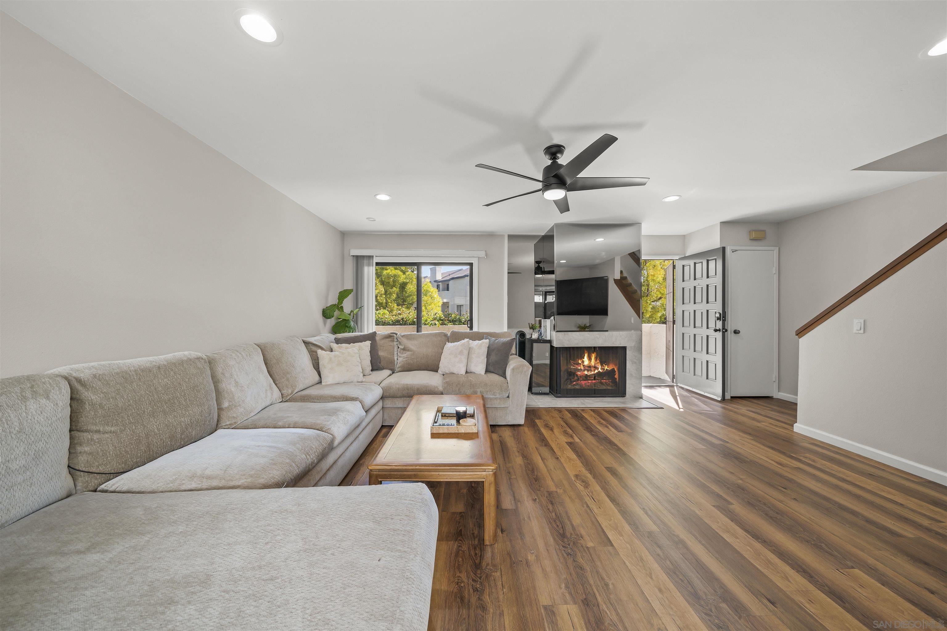 Detail Gallery Image 5 of 34 For 6626  Canyon Rim Row  #91,  San Diego,  CA 92111 - 2 Beds | 2 Baths