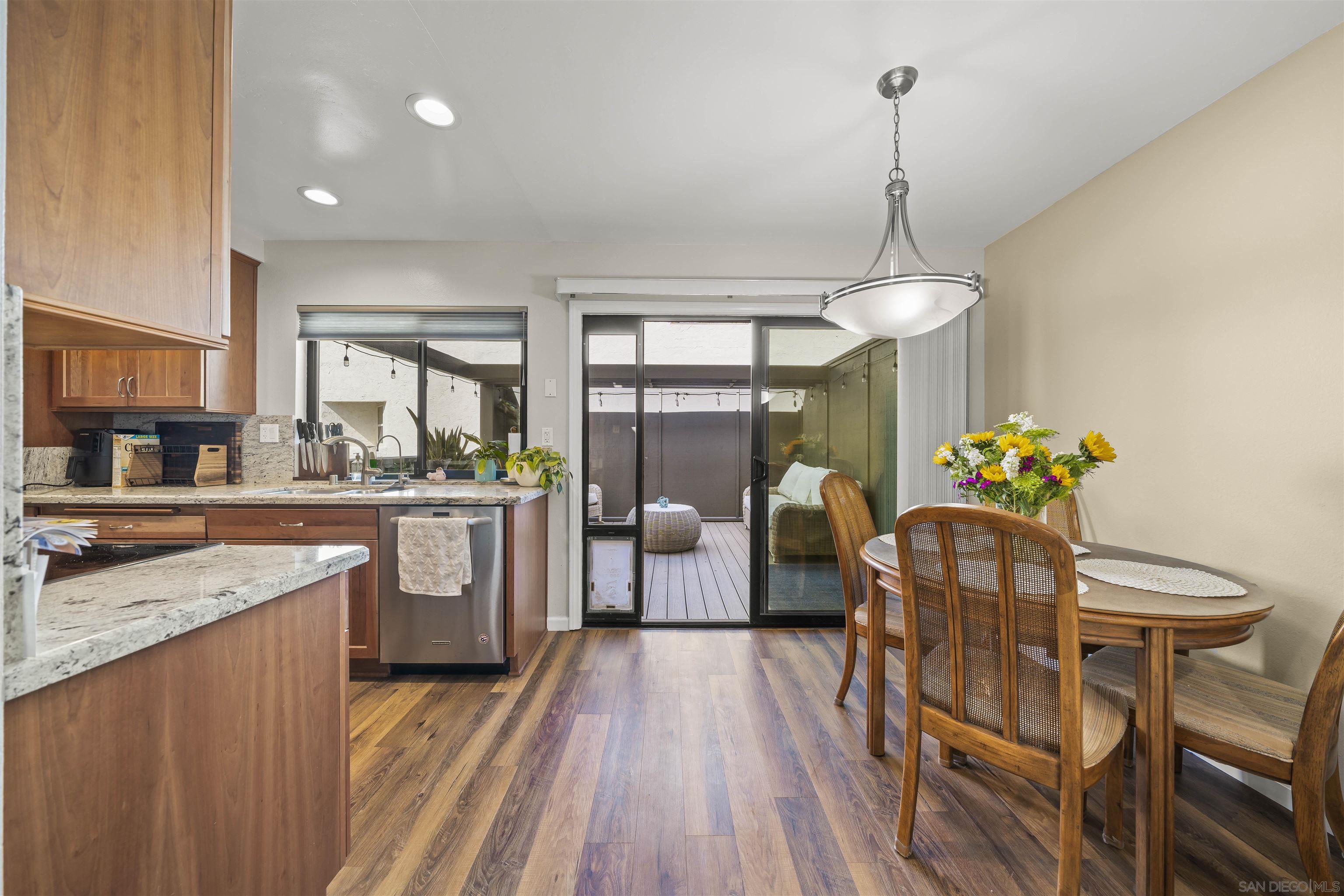 Detail Gallery Image 6 of 34 For 6626  Canyon Rim Row  #91,  San Diego,  CA 92111 - 2 Beds | 2 Baths