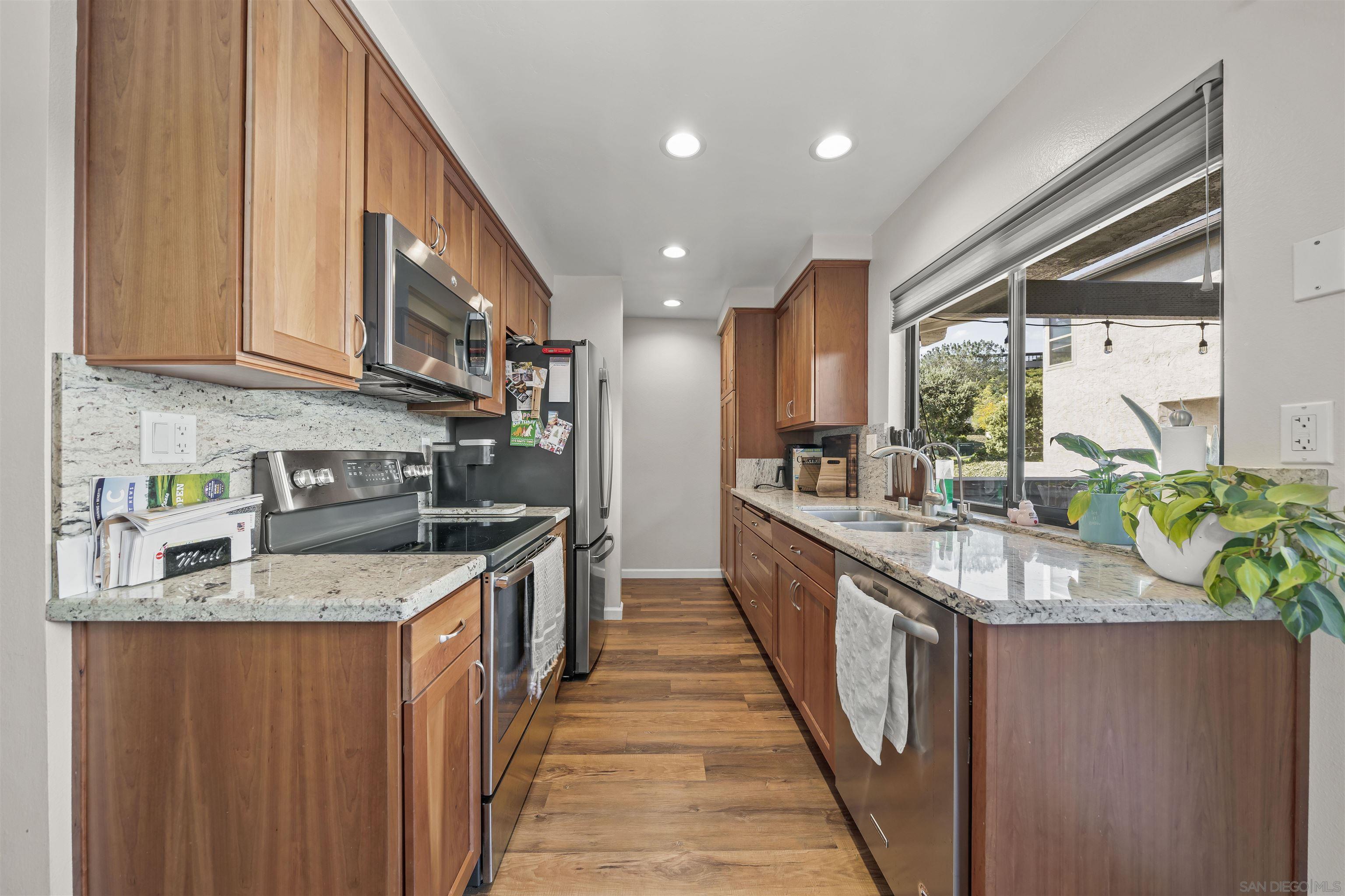 Detail Gallery Image 8 of 34 For 6626  Canyon Rim Row  #91,  San Diego,  CA 92111 - 2 Beds | 2 Baths