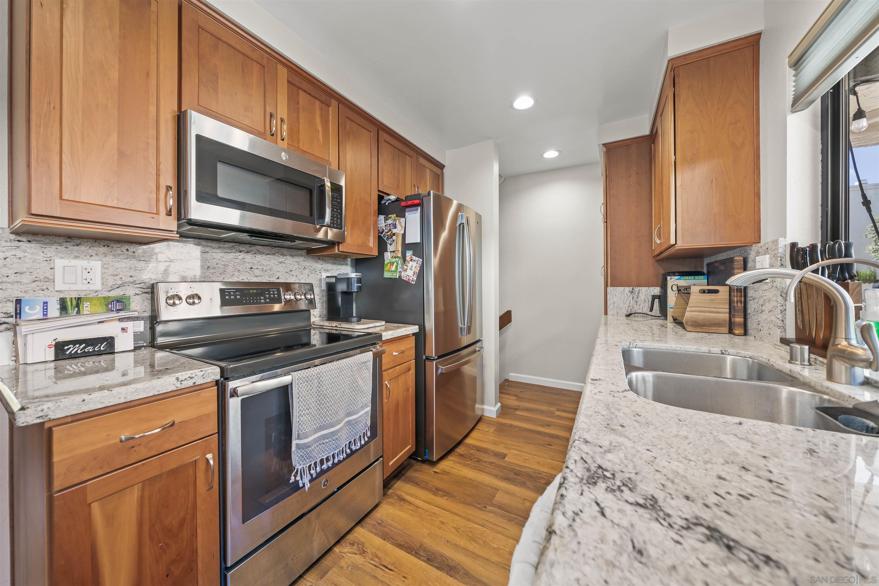 Detail Gallery Image 9 of 34 For 6626  Canyon Rim Row  #91,  San Diego,  CA 92111 - 2 Beds | 2 Baths