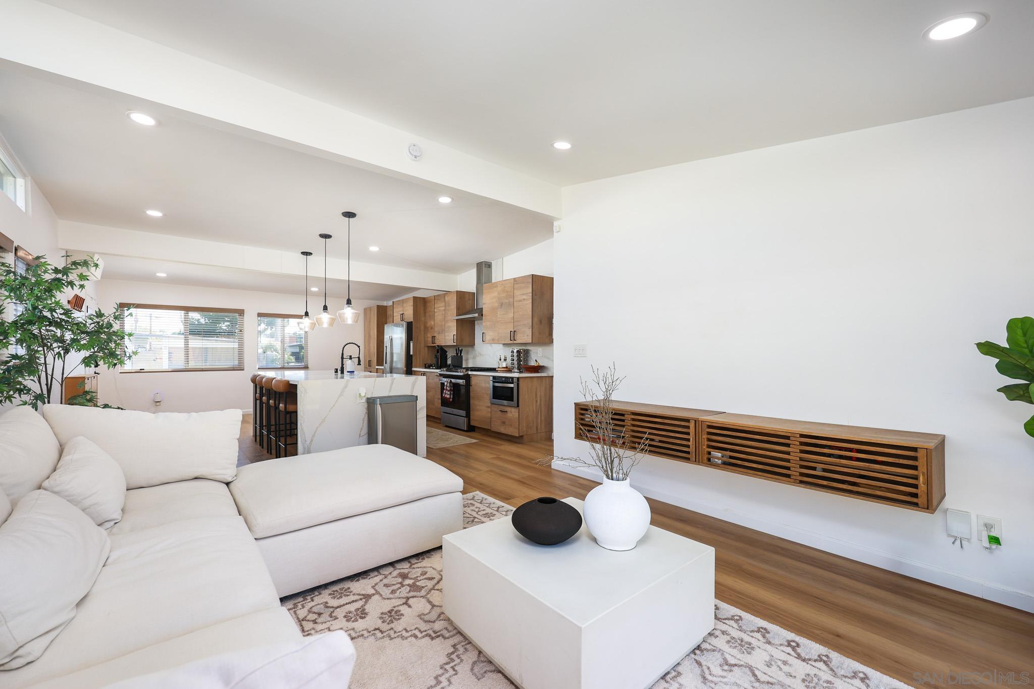 Detail Gallery Image 4 of 24 For 6252  Lake Albano Ave, San Diego,  CA 92119 - 3 Beds | 2 Baths