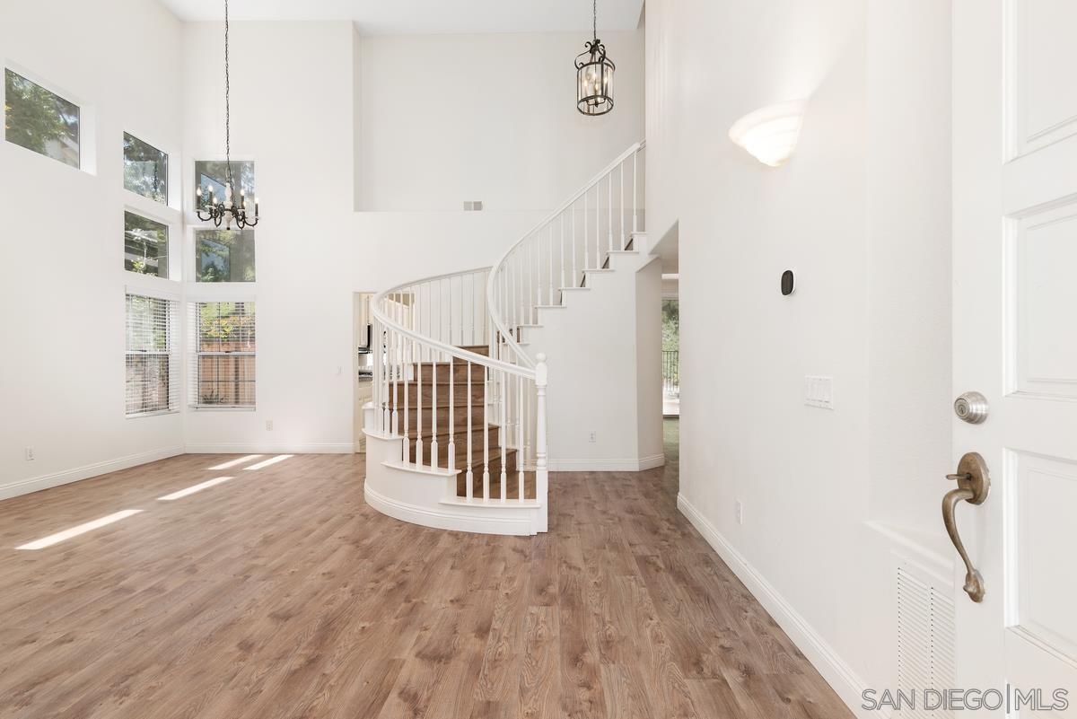 Detail Gallery Image 4 of 33 For 13988  Lewiston St, San Diego,  CA 92128 - 4 Beds | 2/1 Baths
