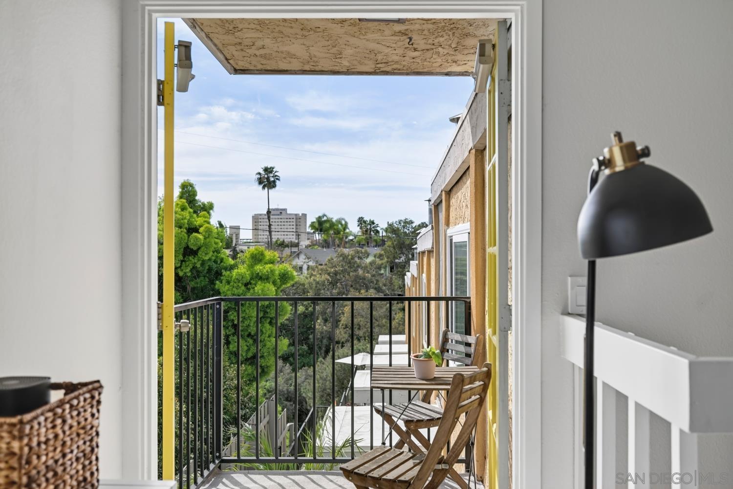 Detail Gallery Image 5 of 26 For 4212  Maryland Street  #APT 1,  San Diego,  CA 92103 - 2 Beds | 2 Baths