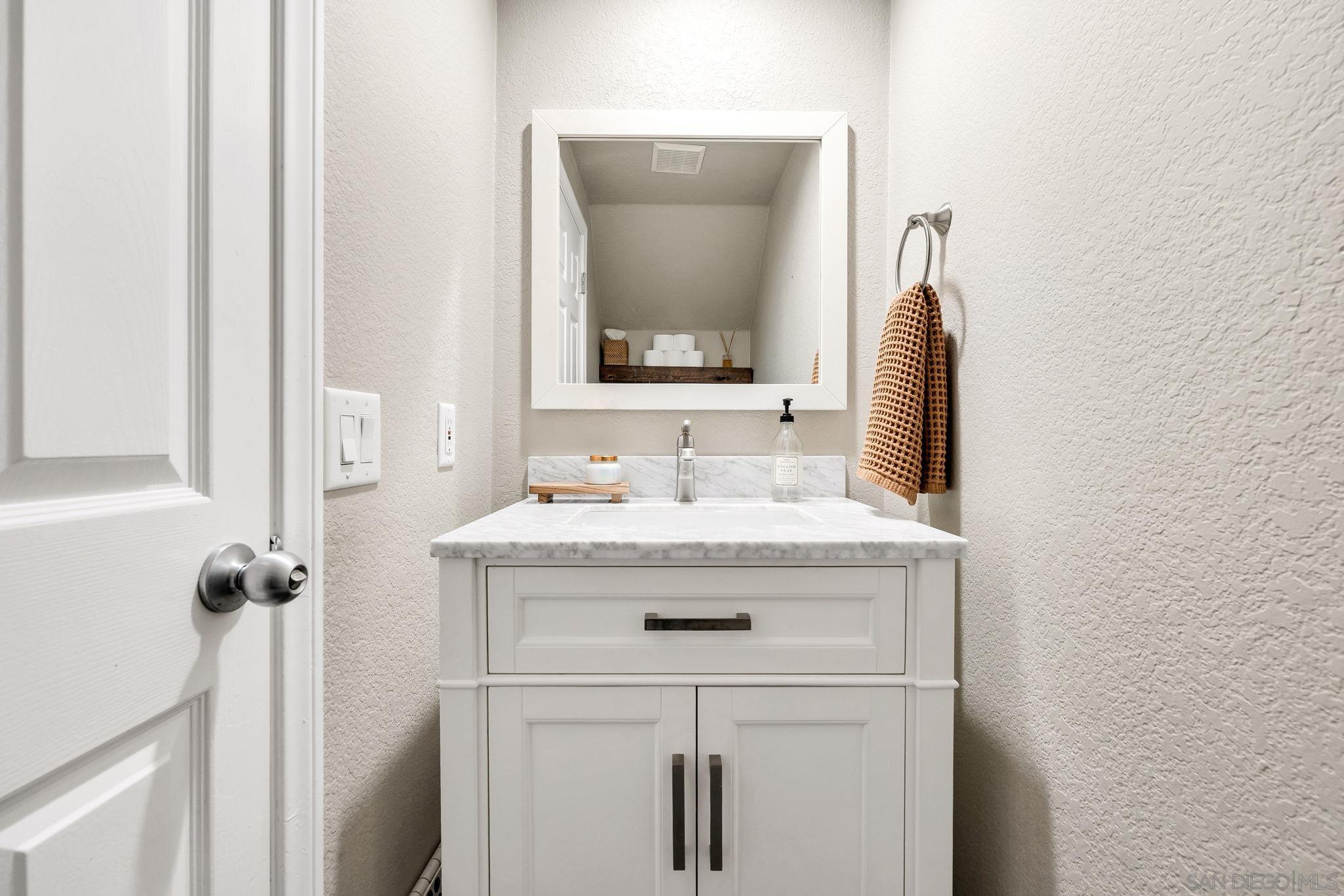 Detail Gallery Image 22 of 38 For 6848  via Verano, Carlsbad,  CA 92009 - 3 Beds | 2/1 Baths