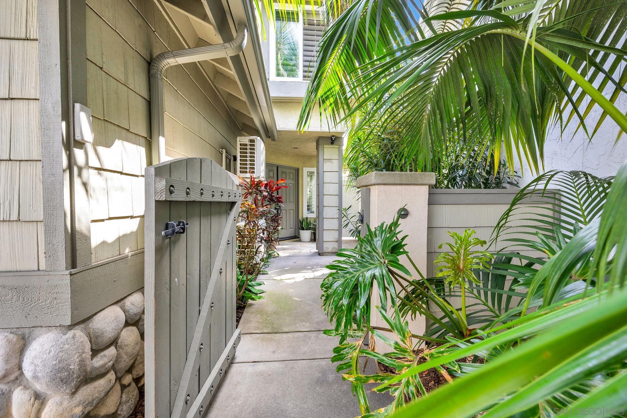 Detail Gallery Image 6 of 38 For 6848  via Verano, Carlsbad,  CA 92009 - 3 Beds | 2/1 Baths