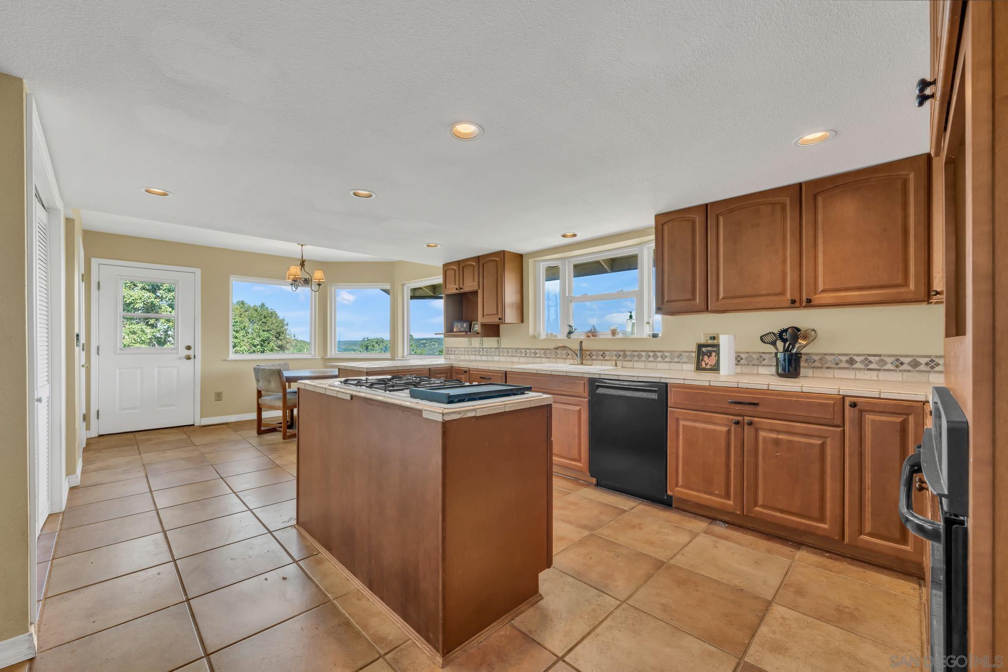 Detail Gallery Image 14 of 67 For 6141  Sarah Burner Ct, Pilot Hill,  CA 95664 - 3 Beds | 2 Baths