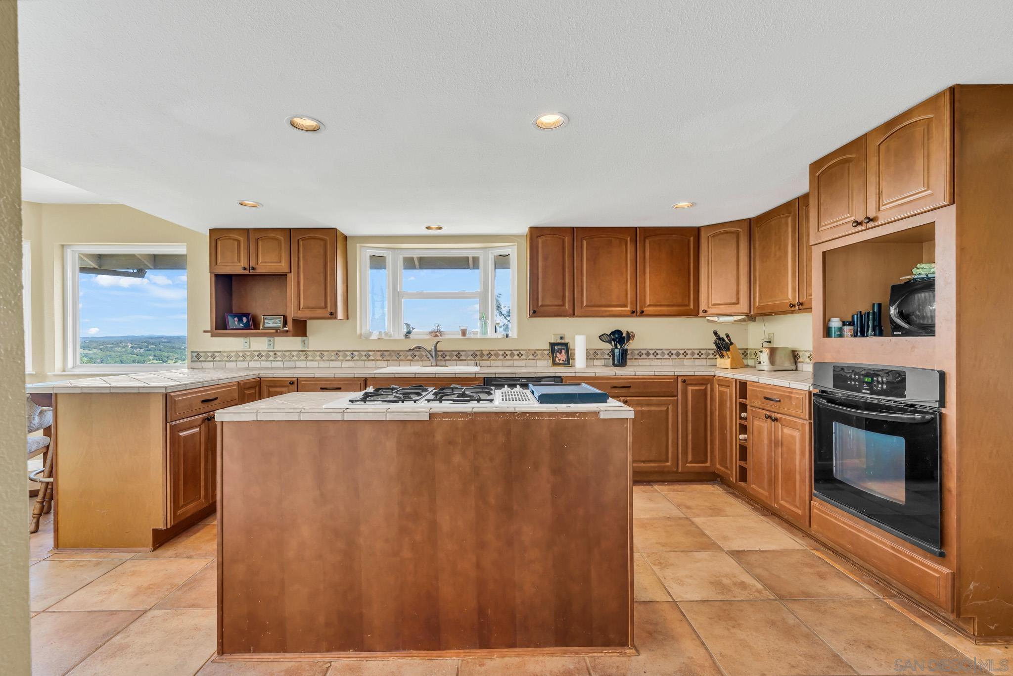 Detail Gallery Image 15 of 67 For 6141  Sarah Burner Ct, Pilot Hill,  CA 95664 - 3 Beds | 2 Baths