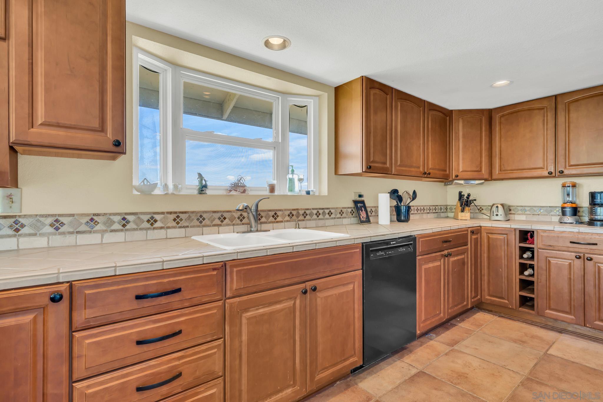 Detail Gallery Image 16 of 67 For 6141  Sarah Burner Ct, Pilot Hill,  CA 95664 - 3 Beds | 2 Baths