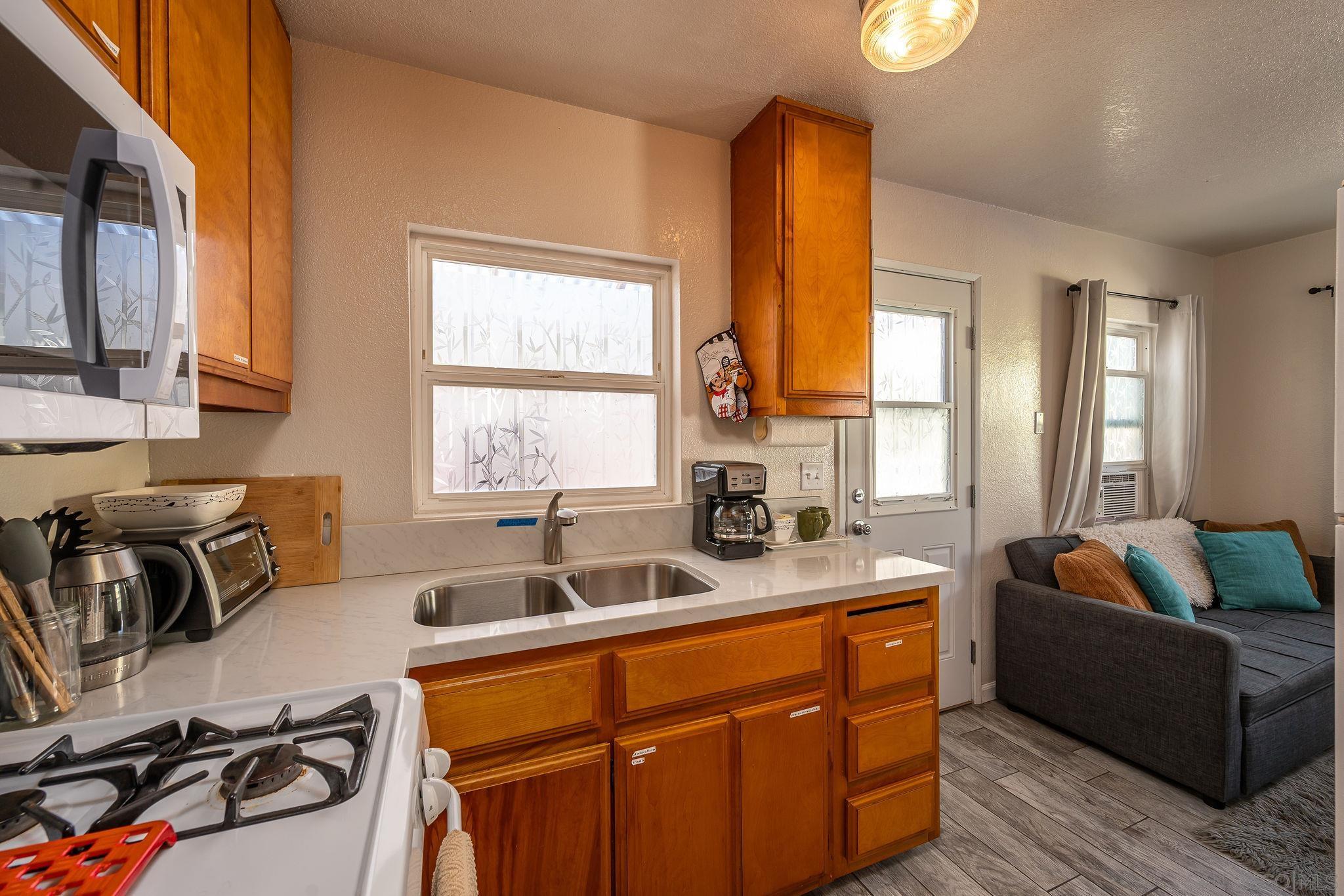 Detail Gallery Image 15 of 35 For 830-832  Pismo Ct, San Diego,  CA 92109 - – Beds | – Baths