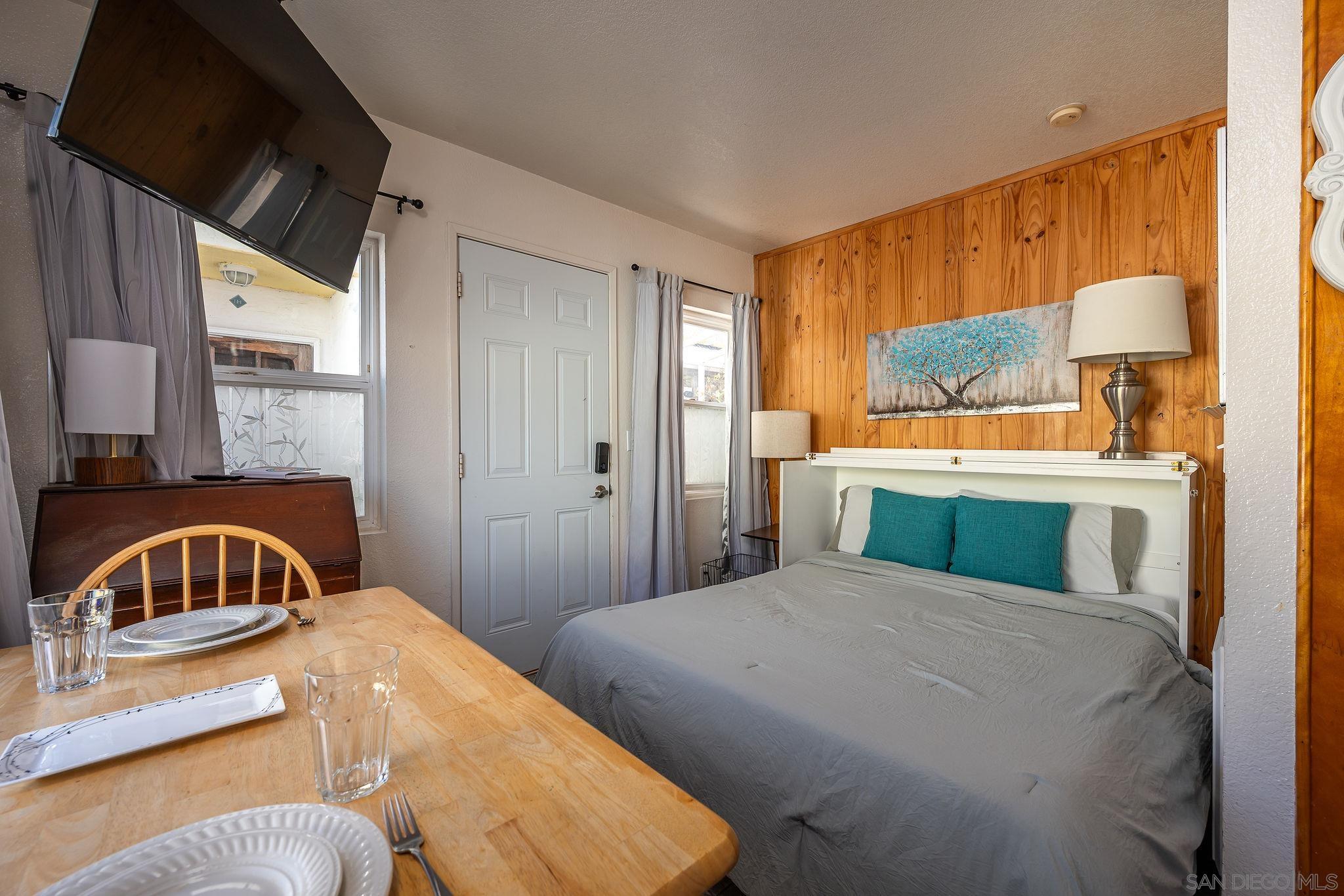 Detail Gallery Image 4 of 35 For 830-832  Pismo Ct, San Diego,  CA 92109 - – Beds | – Baths