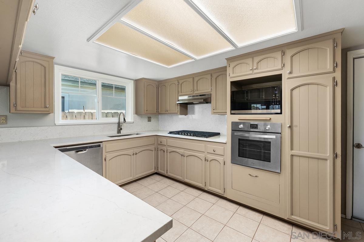 Detail Gallery Image 11 of 30 For 468  Manor, El Cajon,  CA 92020 - 3 Beds | 2/1 Baths