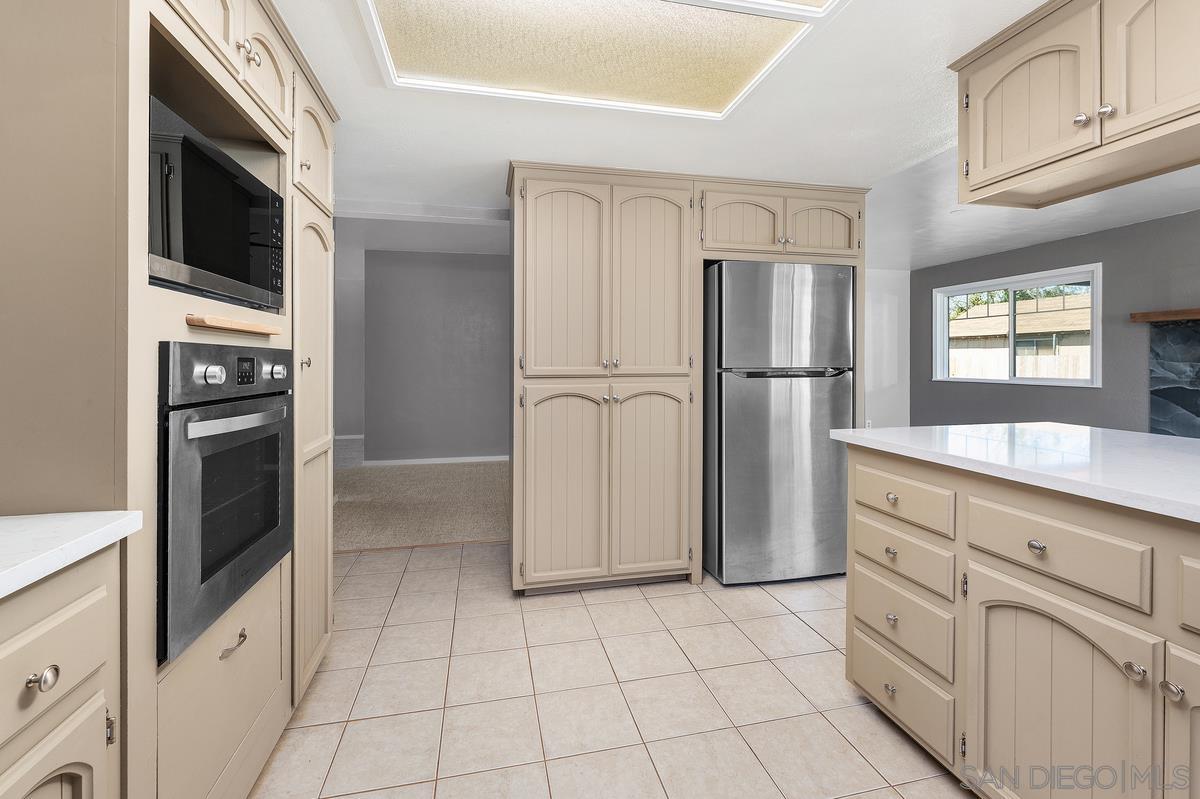 Detail Gallery Image 13 of 34 For 468  Manor, El Cajon,  CA 92020 - 3 Beds | 2/1 Baths