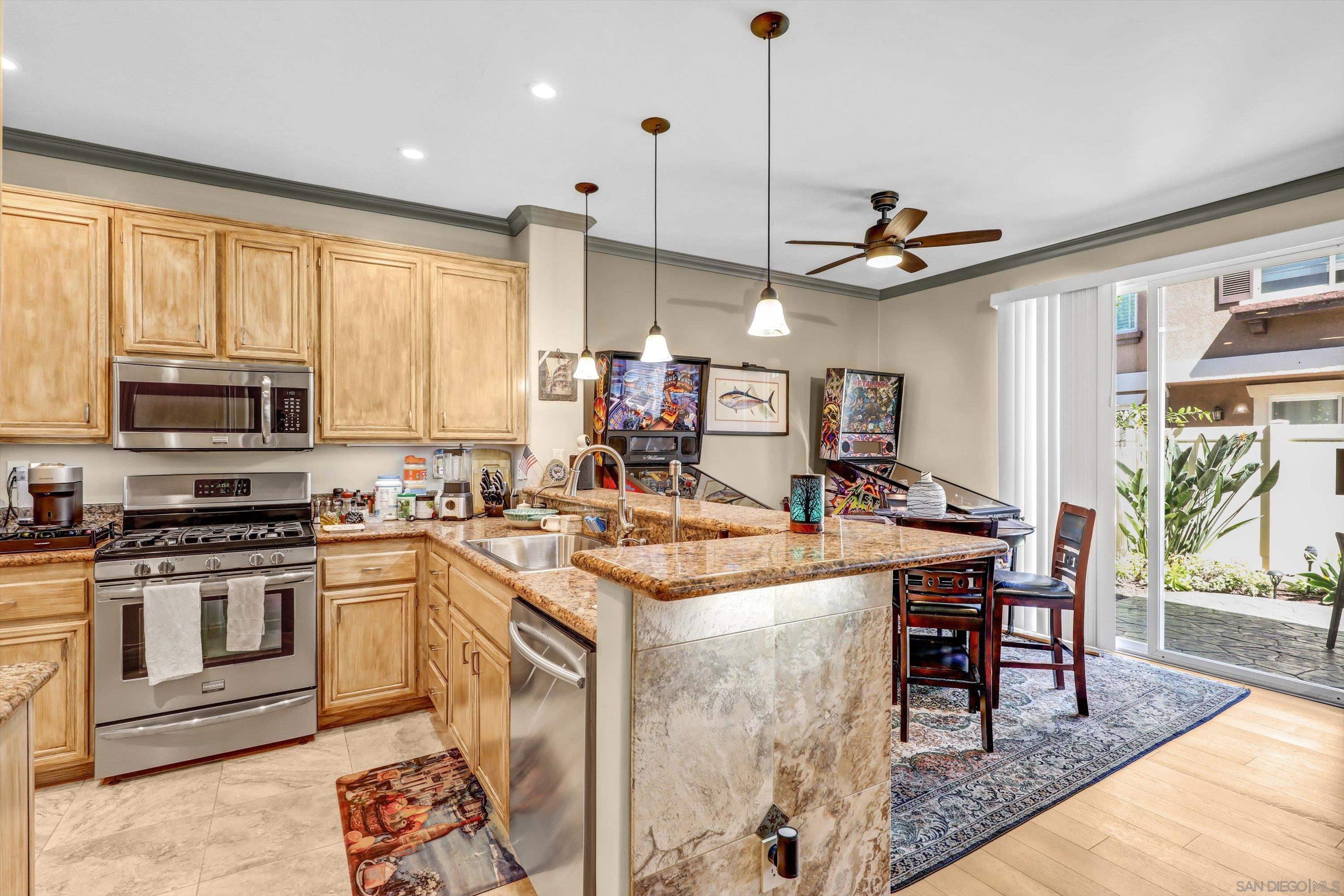 Detail Gallery Image 11 of 38 For 9625 W Canyon Ter  #4,  San Diego,  CA 92123 - 3 Beds | 2/1 Baths