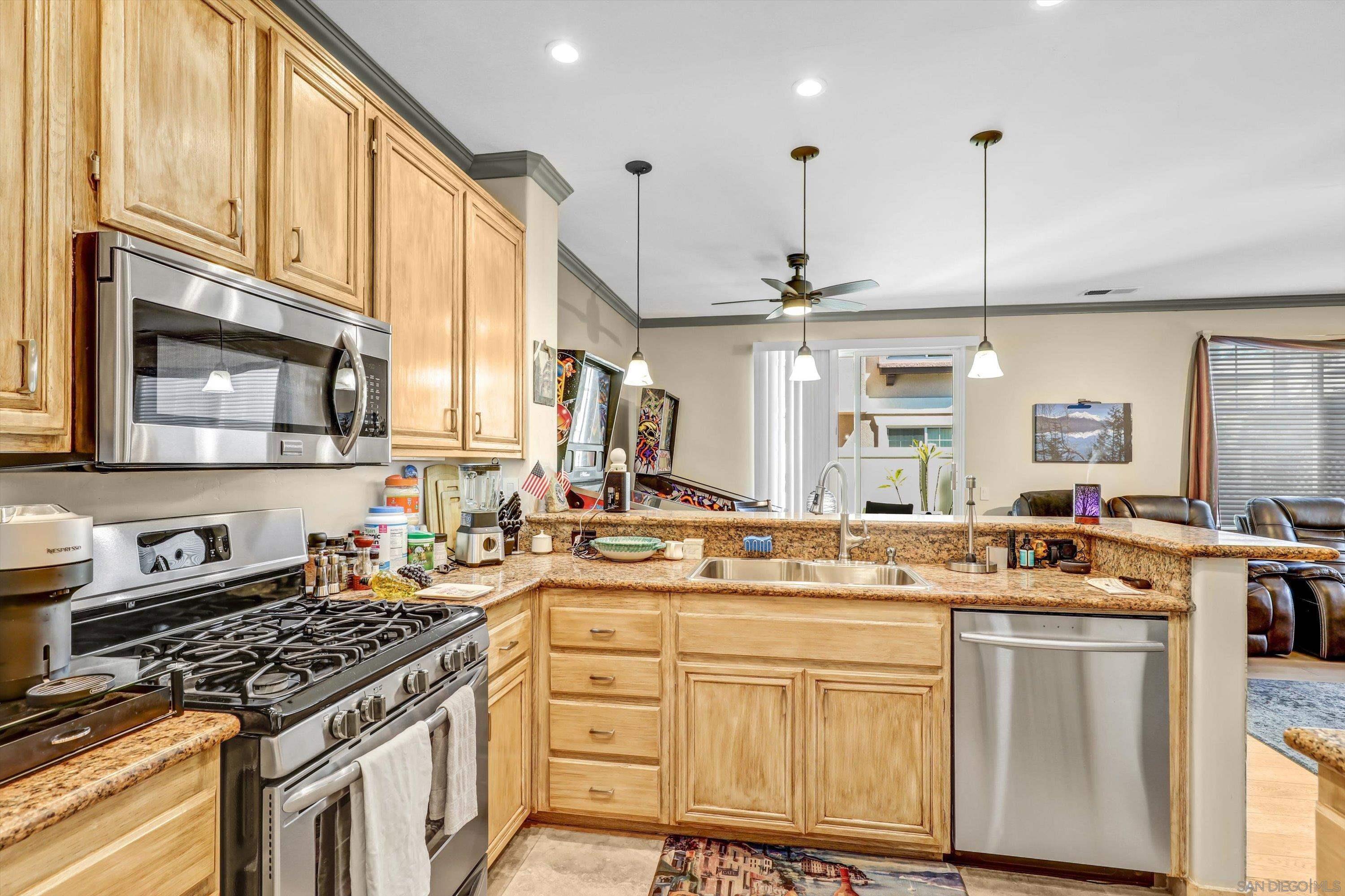 Detail Gallery Image 13 of 38 For 9625 W Canyon Ter  #4,  San Diego,  CA 92123 - 3 Beds | 2/1 Baths