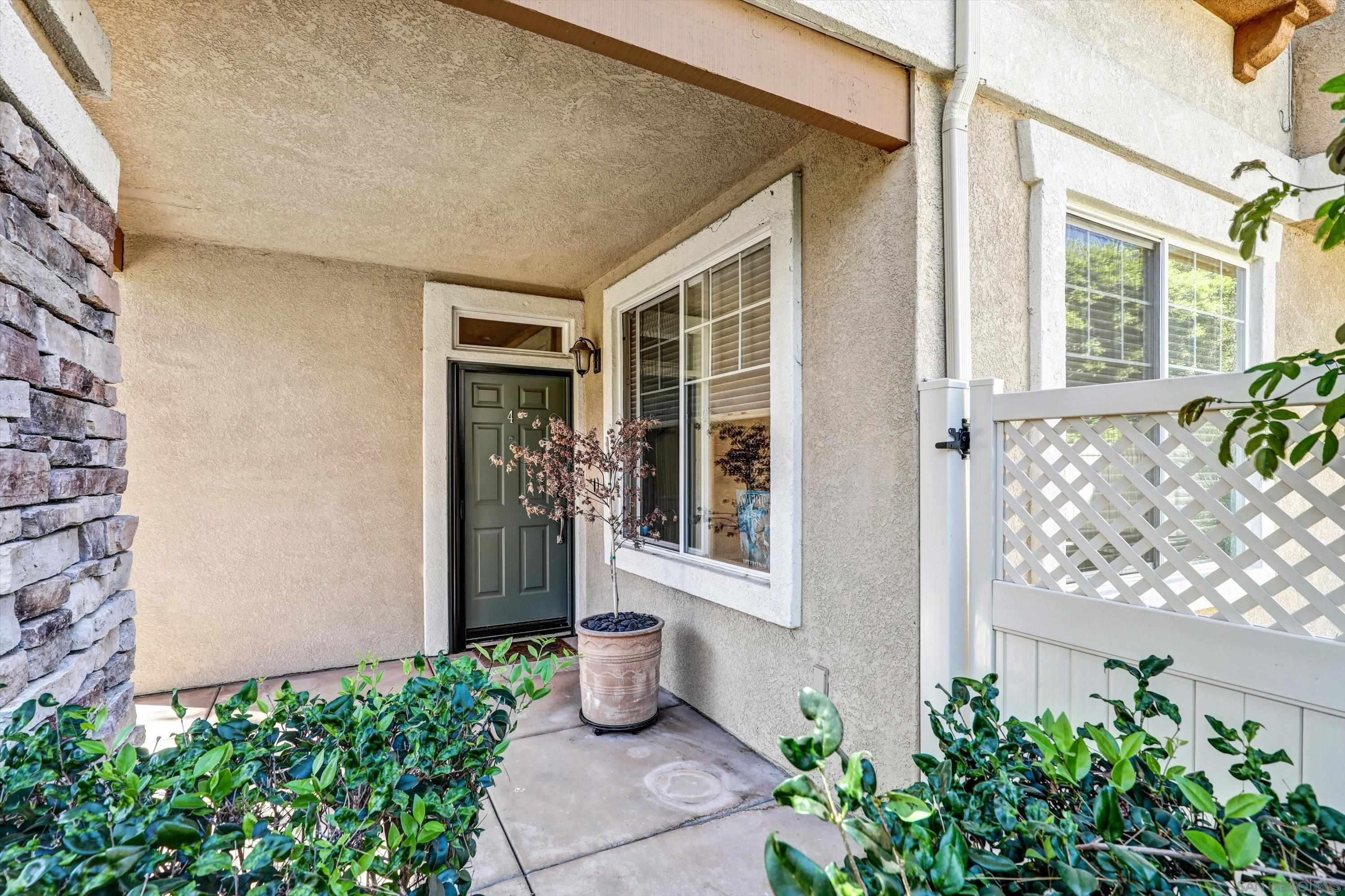 Detail Gallery Image 3 of 38 For 9625 W Canyon Ter  #4,  San Diego,  CA 92123 - 3 Beds | 2/1 Baths